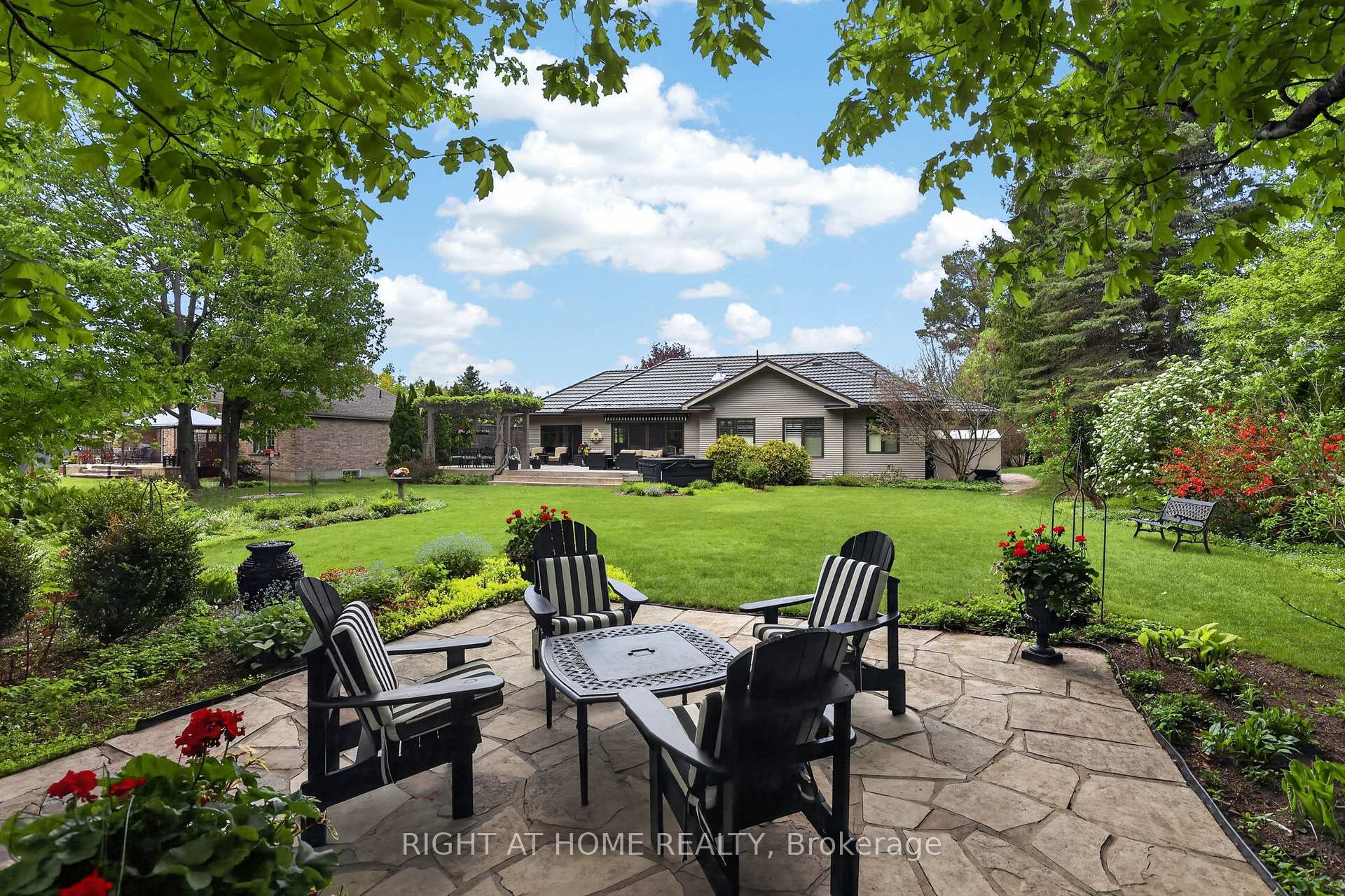 Photo 47 of 13 Alpine Way, Oro-Medonte, Horseshoe Valley — HOMEH