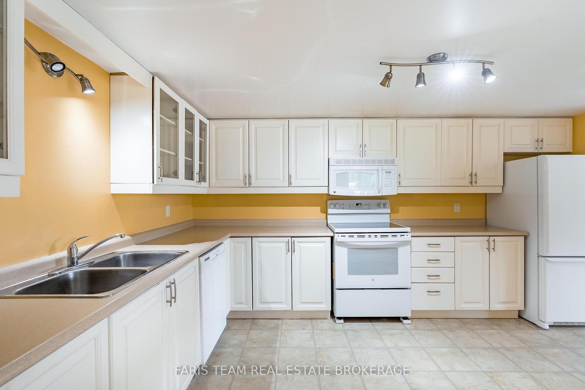Photo 7 of Unit 202, 95 Matchedash Street N, Orillia — HOMEH