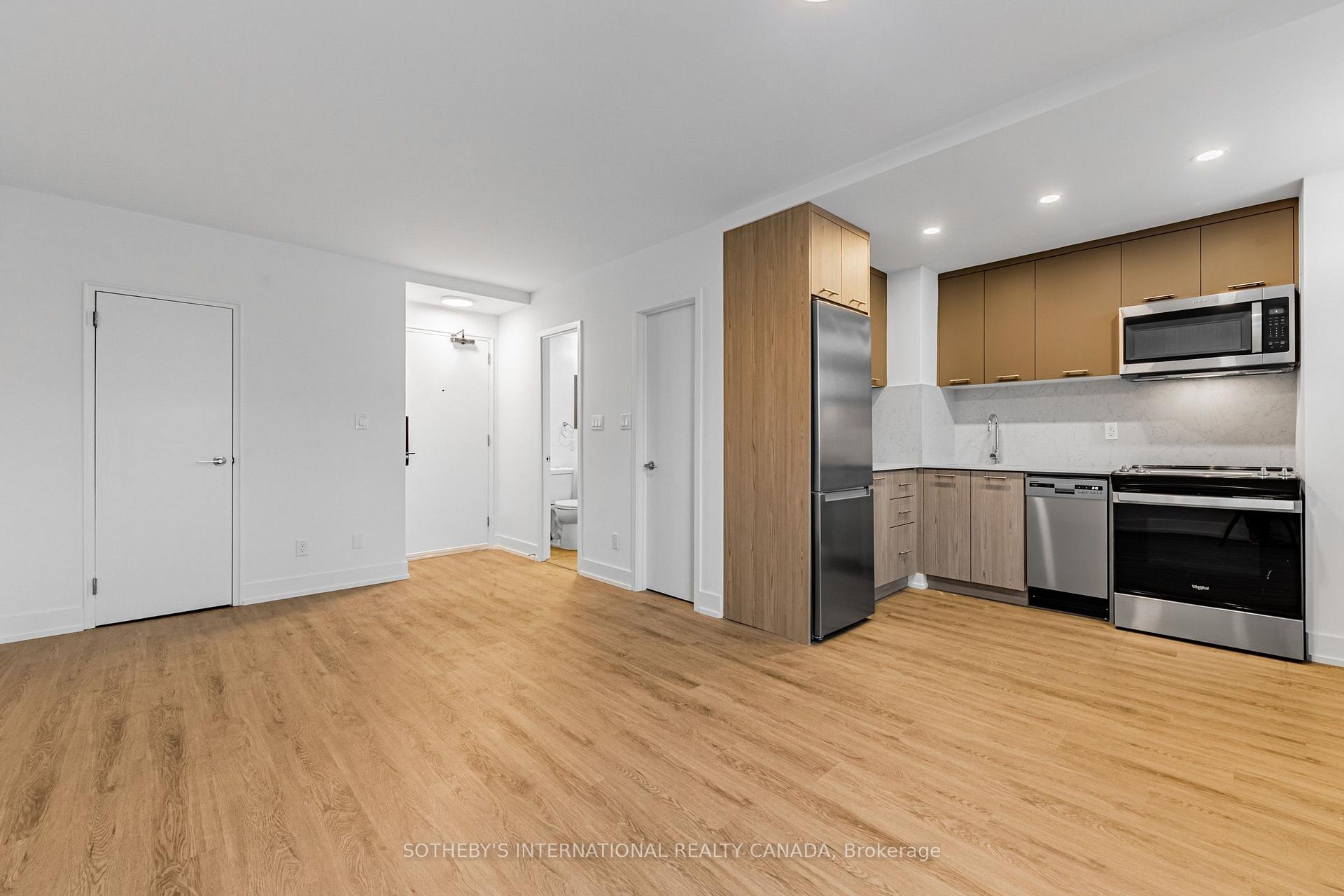 Front of Unit N1016, 135 Tyndall Avenue