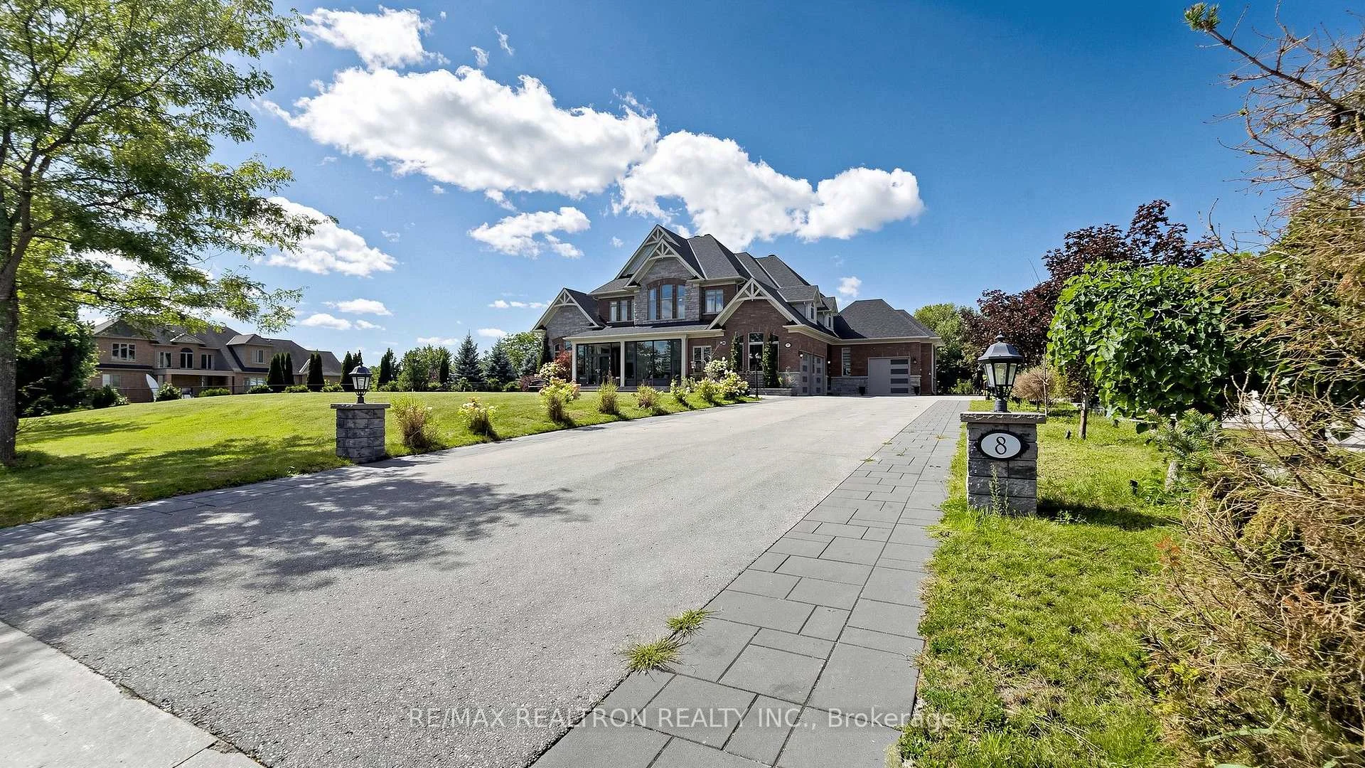 Front of 8 Fawn Grove