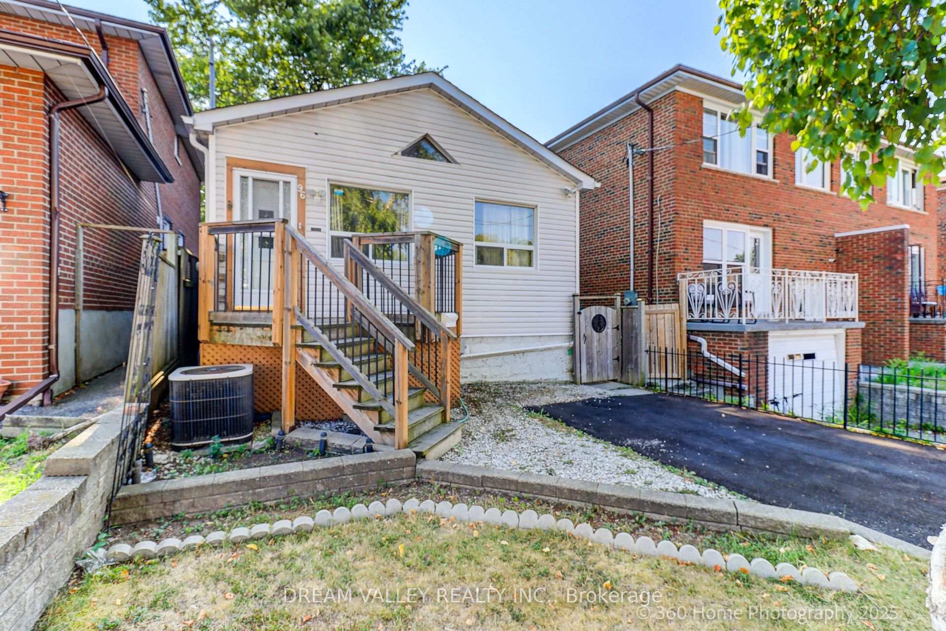 Photo 1 of 96 Laurel Avenue, Scarborough, Kennedy Park — HOMEH