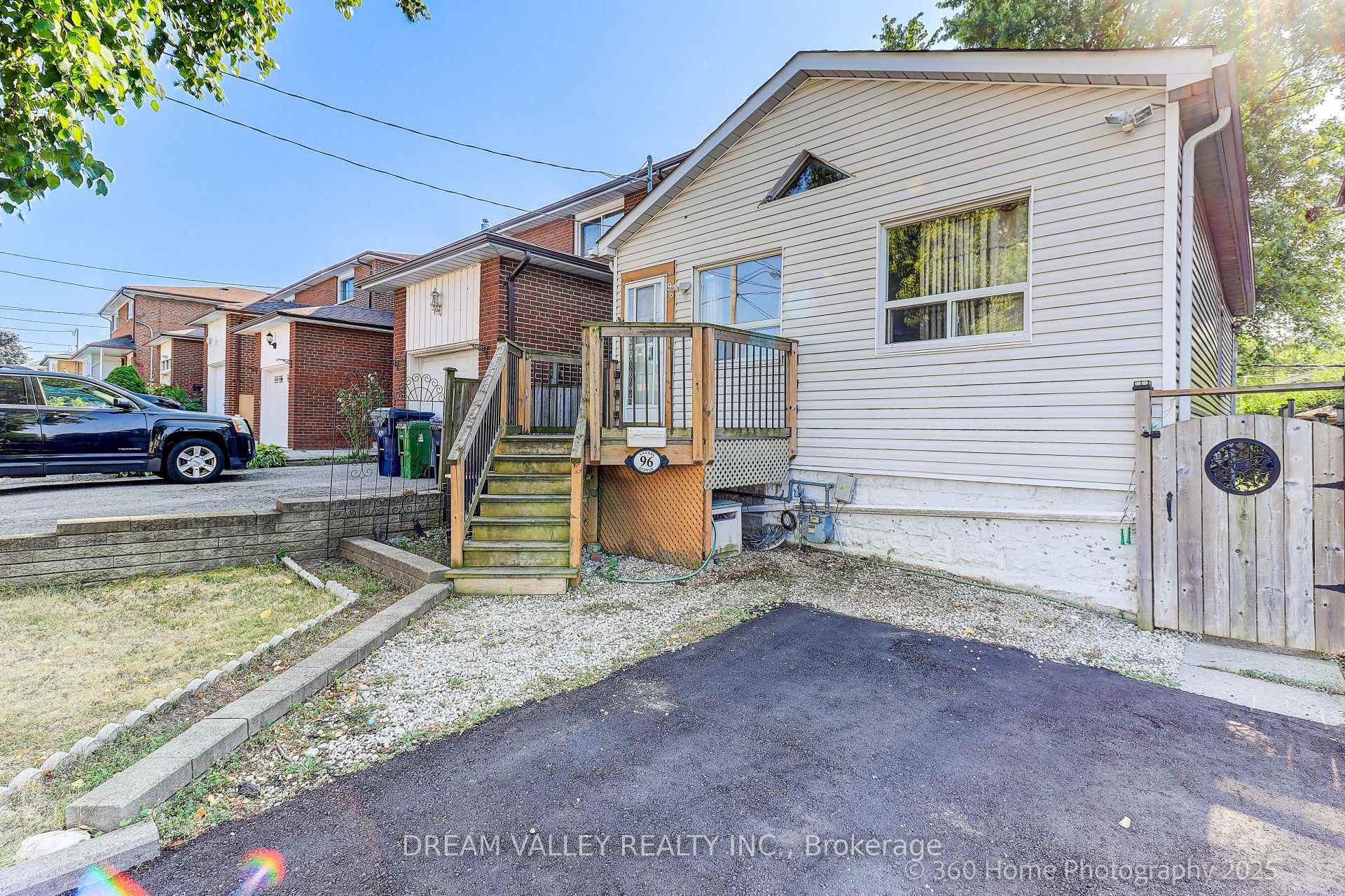 Photo 2 of 96 Laurel Avenue, Scarborough, Kennedy Park — HOMEH