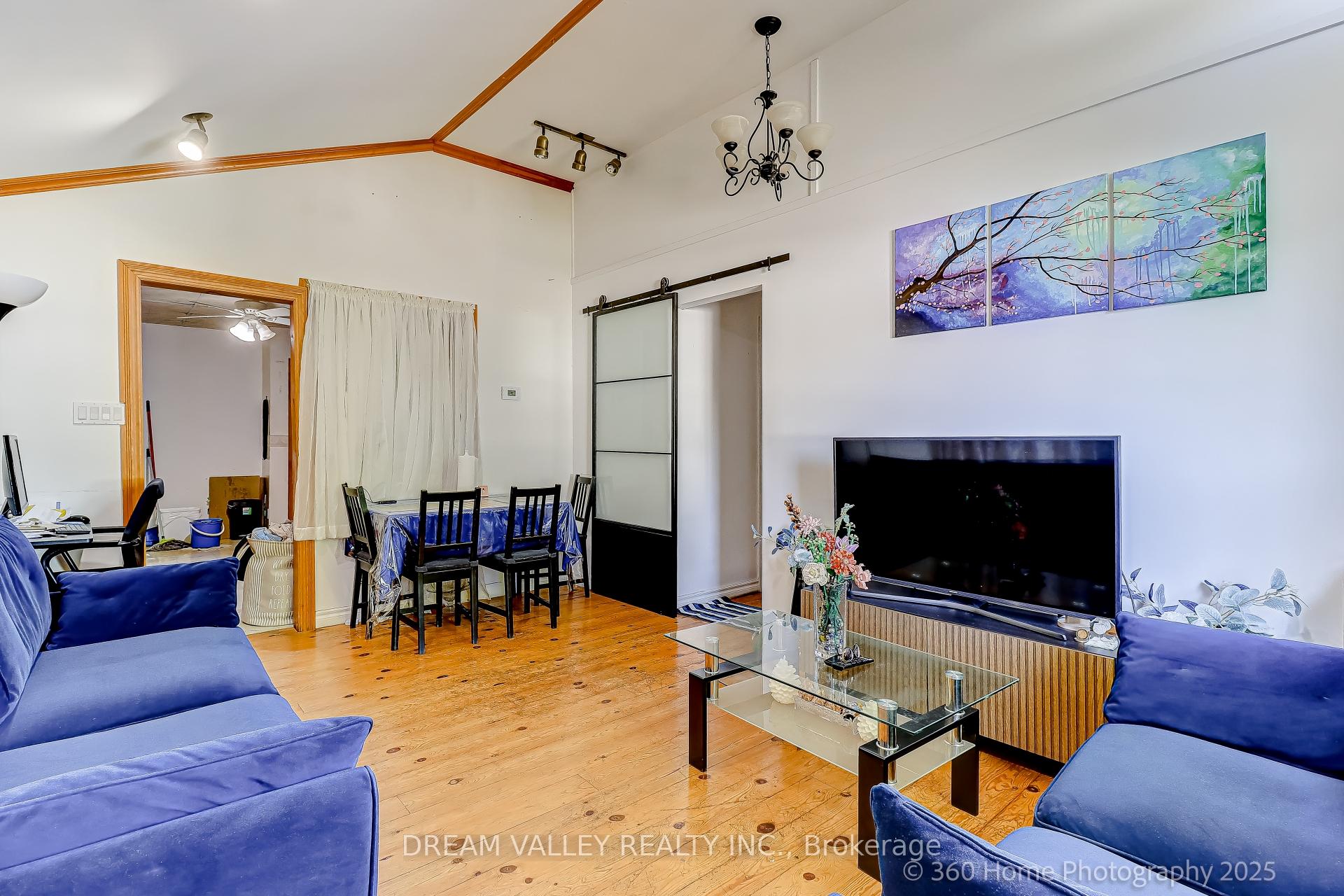 Photo 3 of 96 Laurel Avenue, Scarborough, Kennedy Park — HOMEH