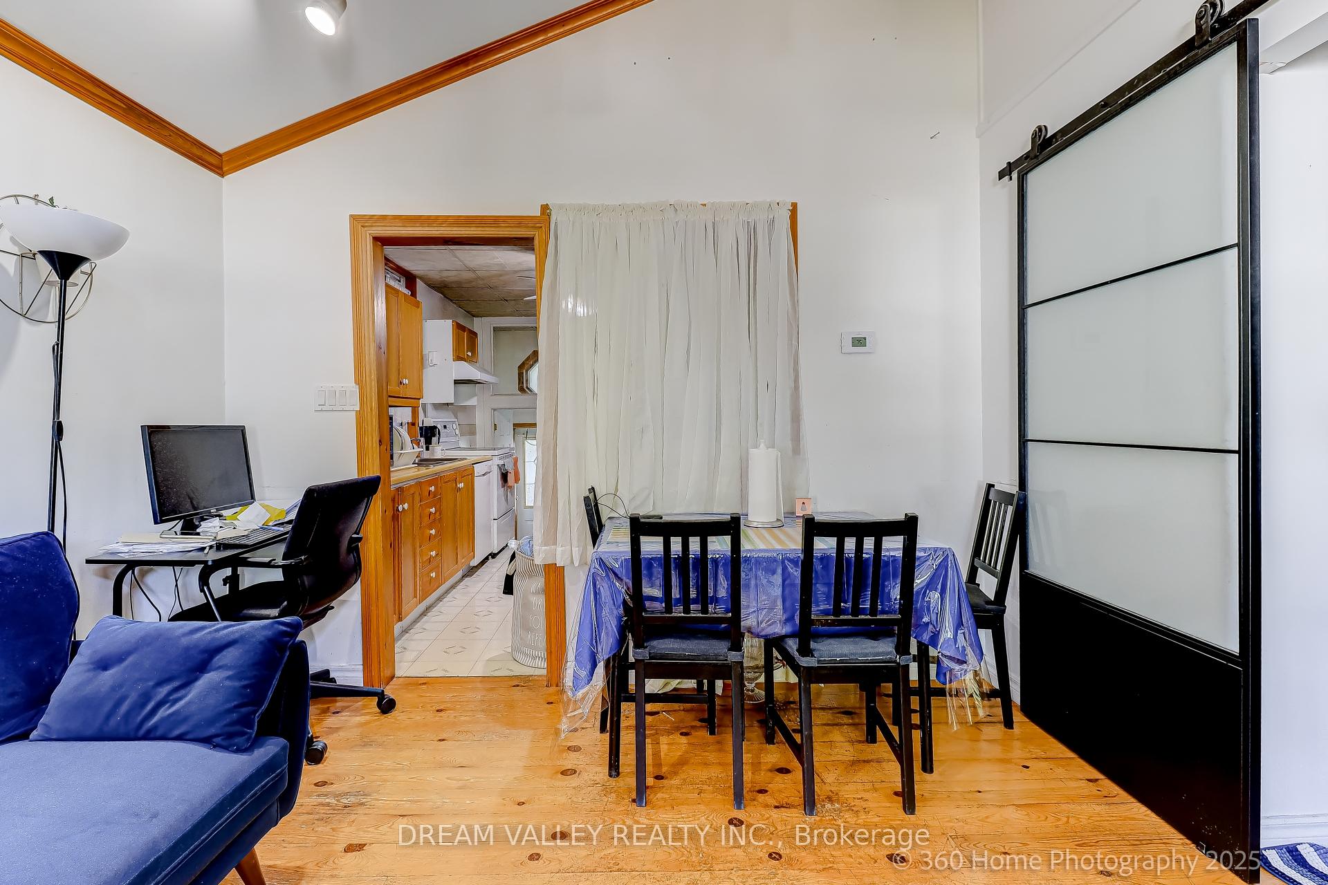 Photo 4 of 96 Laurel Avenue, Scarborough, Kennedy Park — HOMEH
