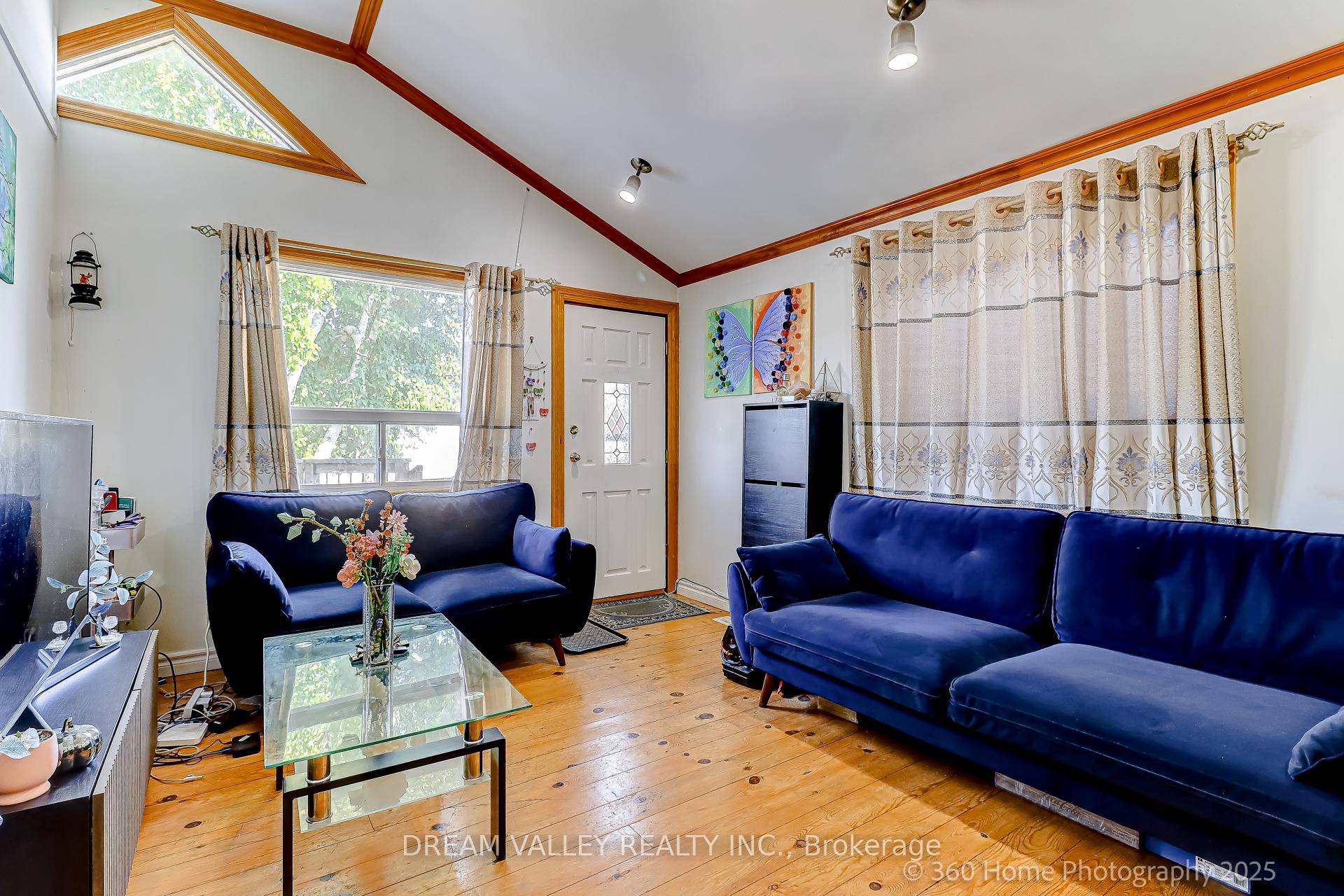 Photo 5 of 96 Laurel Avenue, Scarborough, Kennedy Park — HOMEH