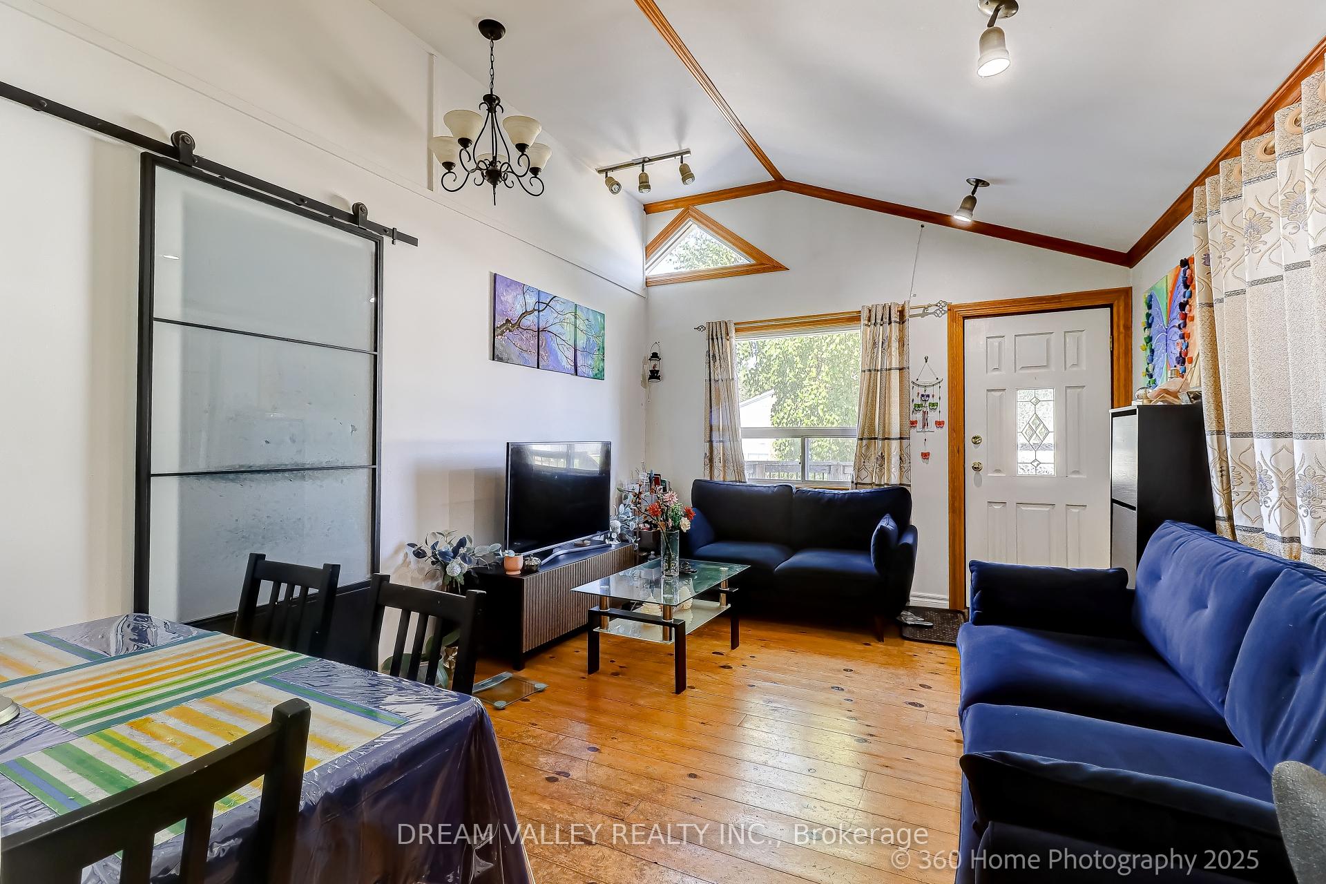 Photo 6 of 96 Laurel Avenue, Scarborough, Kennedy Park — HOMEH