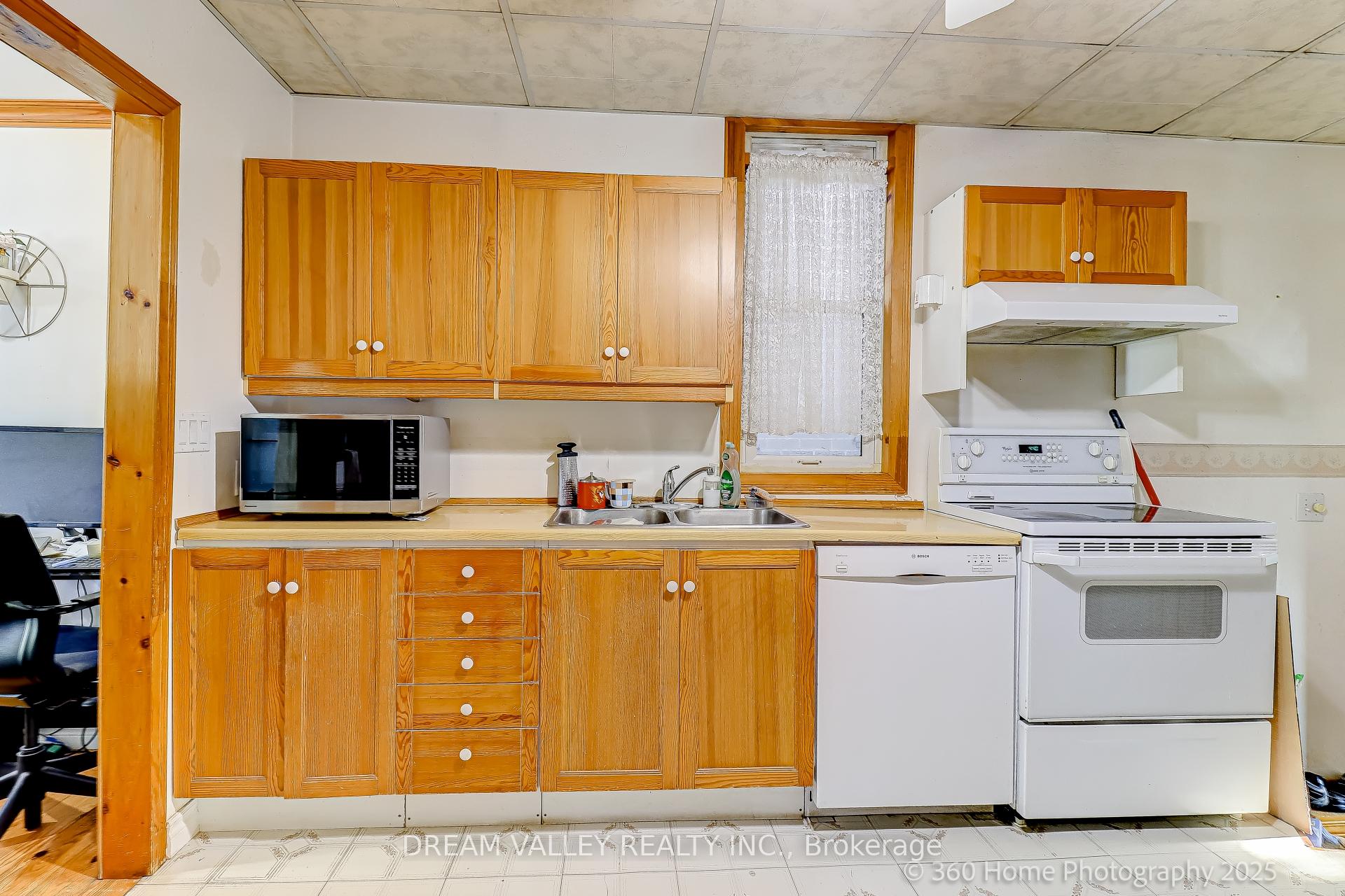 Photo 7 of 96 Laurel Avenue, Scarborough, Kennedy Park — HOMEH
