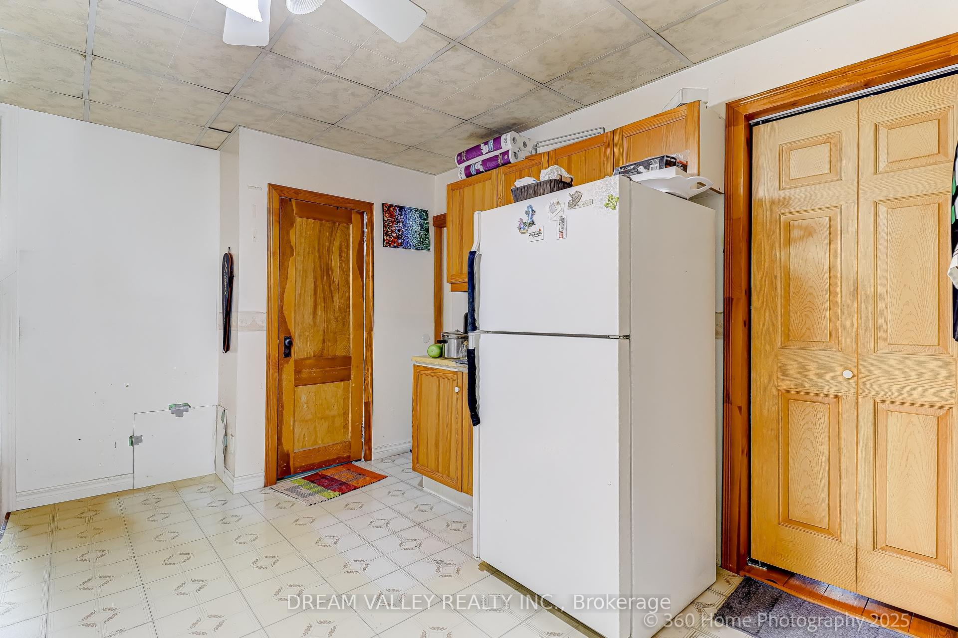 Photo 8 of 96 Laurel Avenue, Scarborough, Kennedy Park — HOMEH