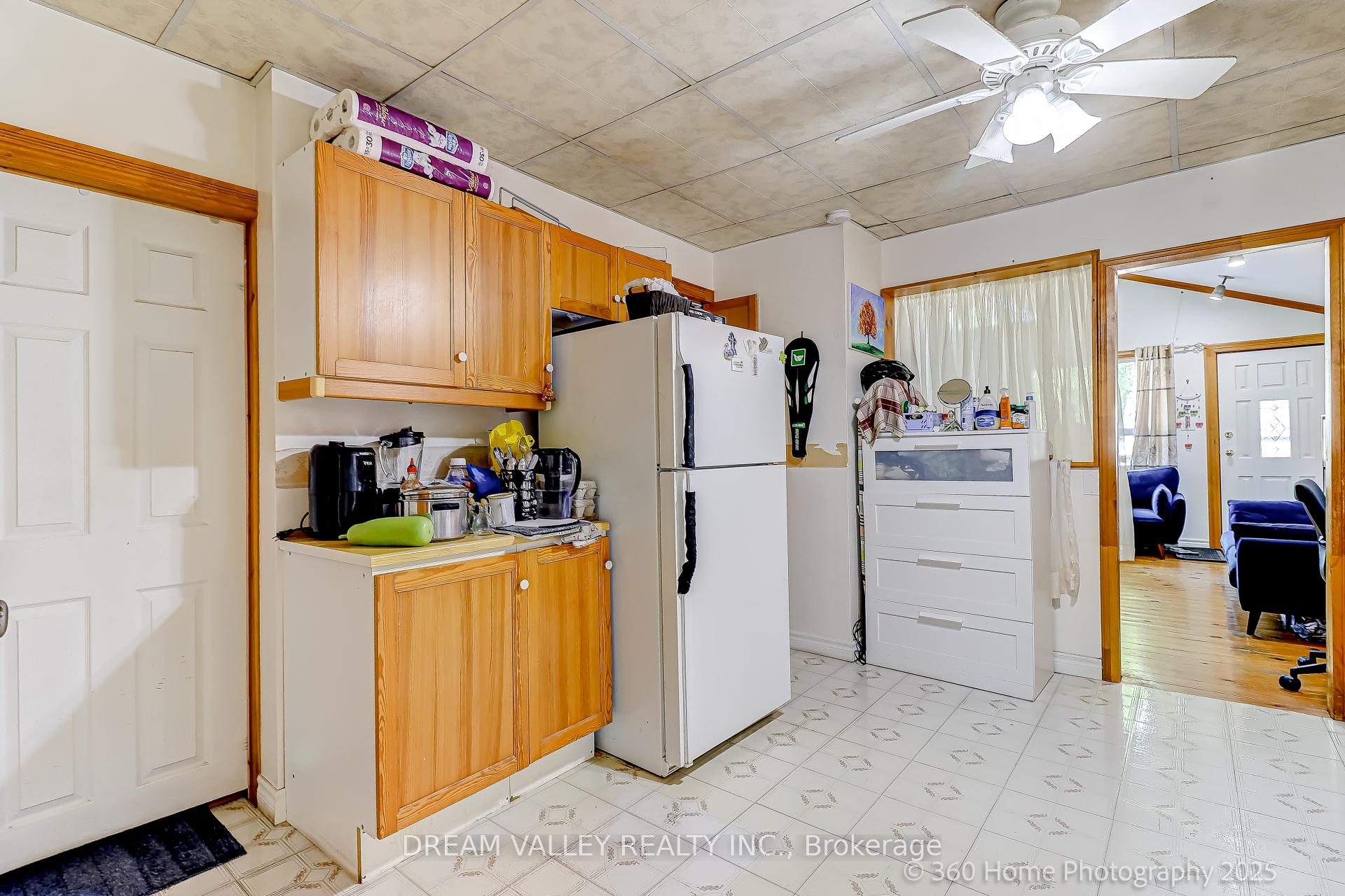 Photo 9 of 96 Laurel Avenue, Scarborough, Kennedy Park — HOMEH