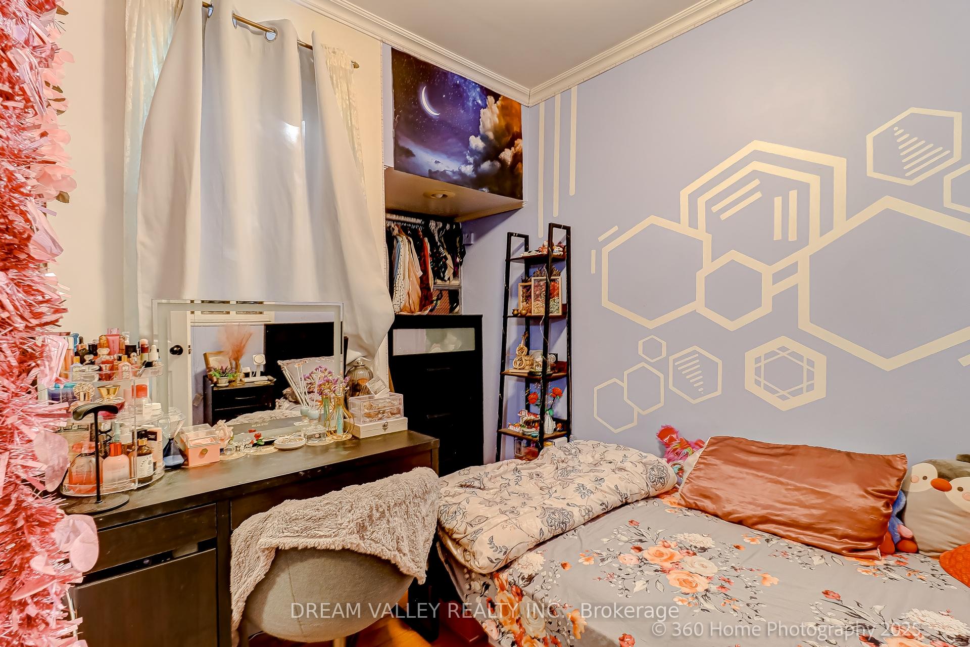 Photo 11 of 96 Laurel Avenue, Scarborough, Kennedy Park — HOMEH