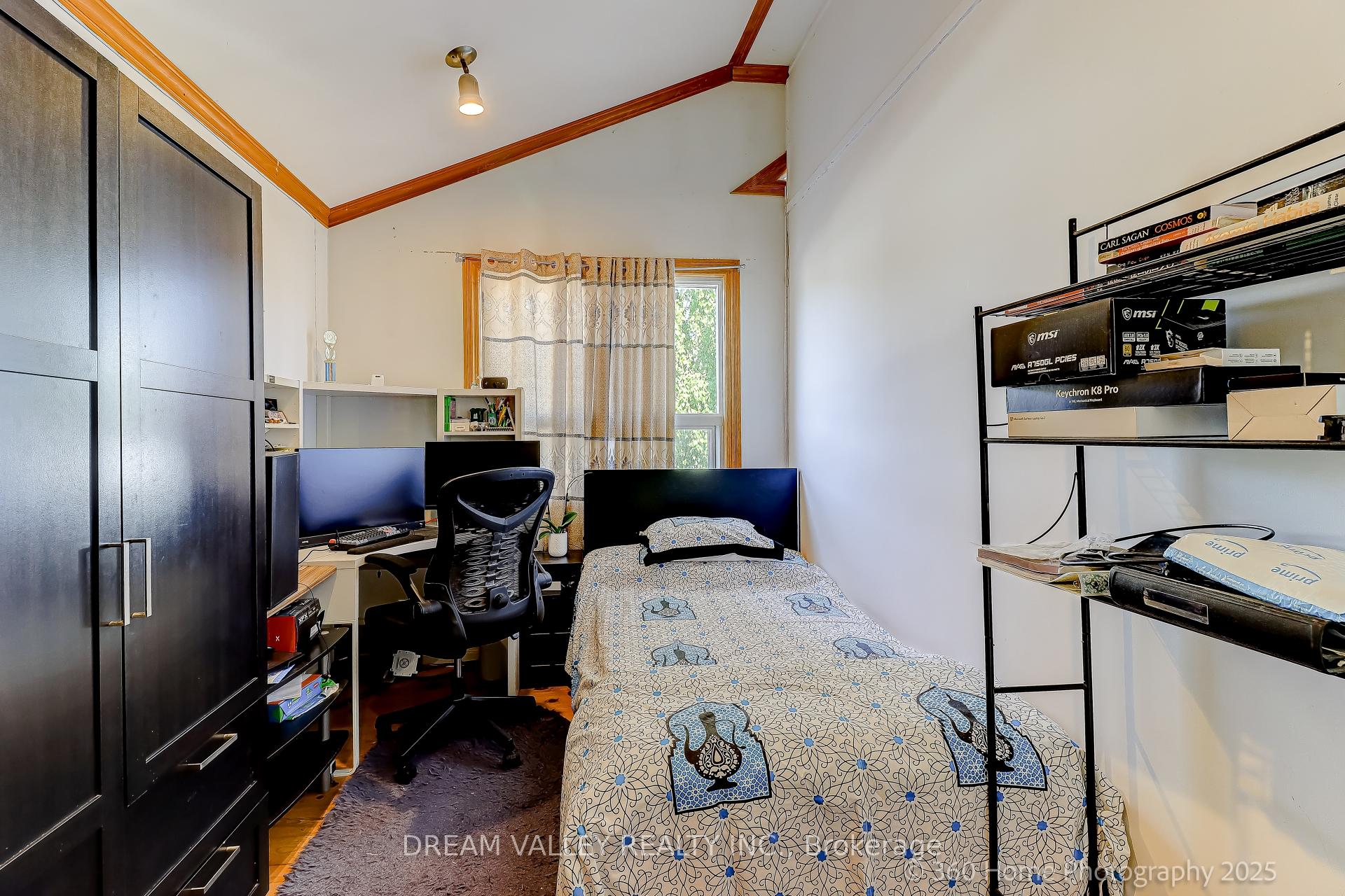 Photo 12 of 96 Laurel Avenue, Scarborough, Kennedy Park — HOMEH
