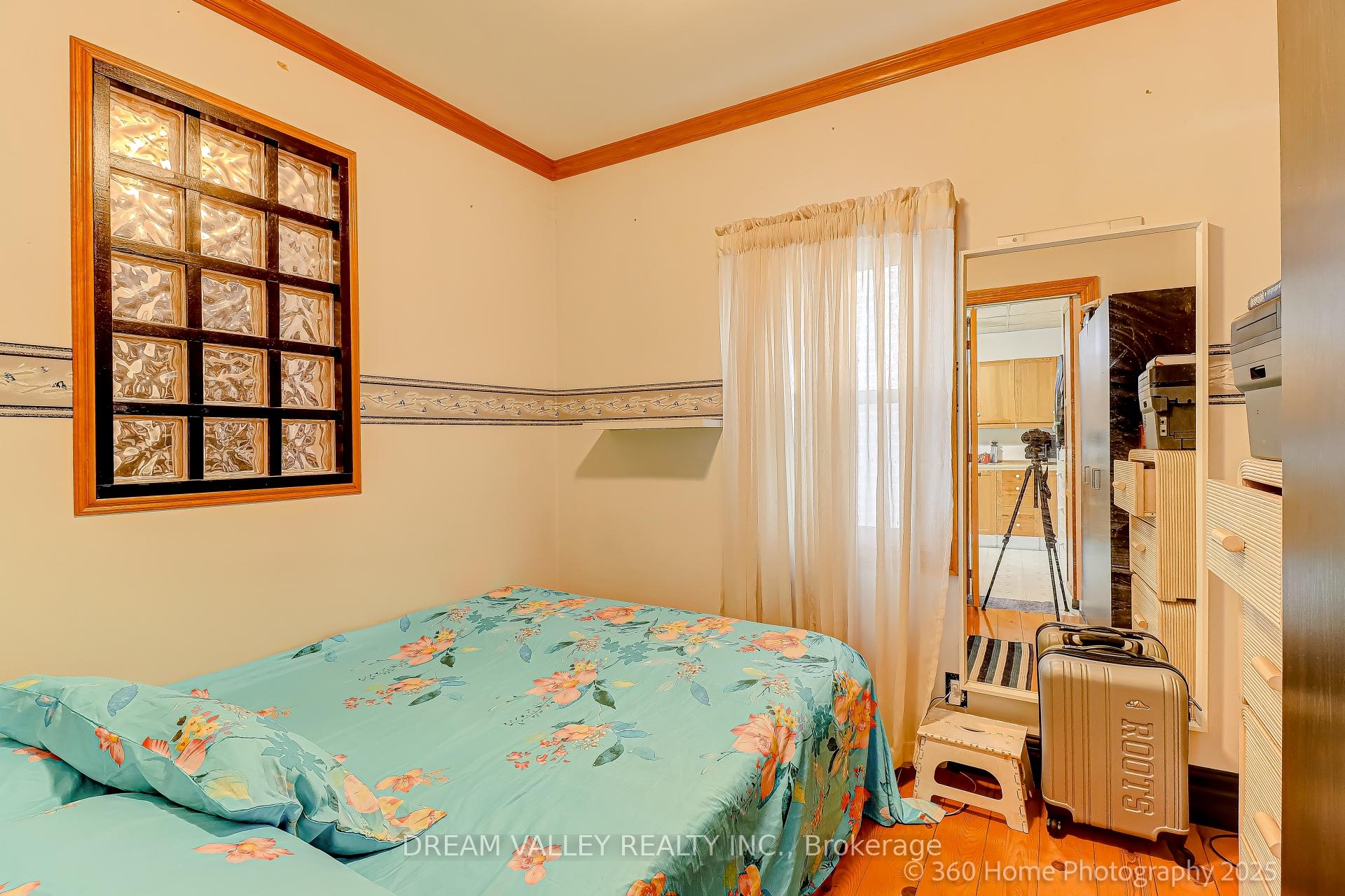 Photo 13 of 96 Laurel Avenue, Scarborough, Kennedy Park — HOMEH