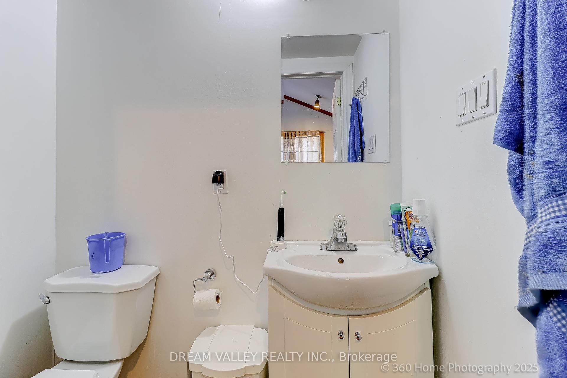 Photo 19 of 96 Laurel Avenue, Scarborough, Kennedy Park — HOMEH