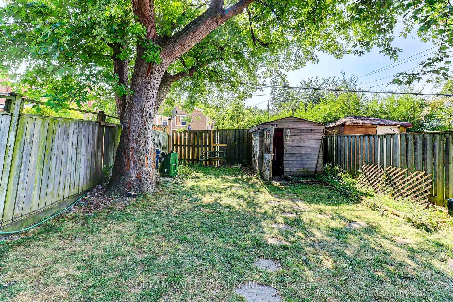 Photo 24 of 96 Laurel Avenue, Scarborough, Kennedy Park — HOMEH