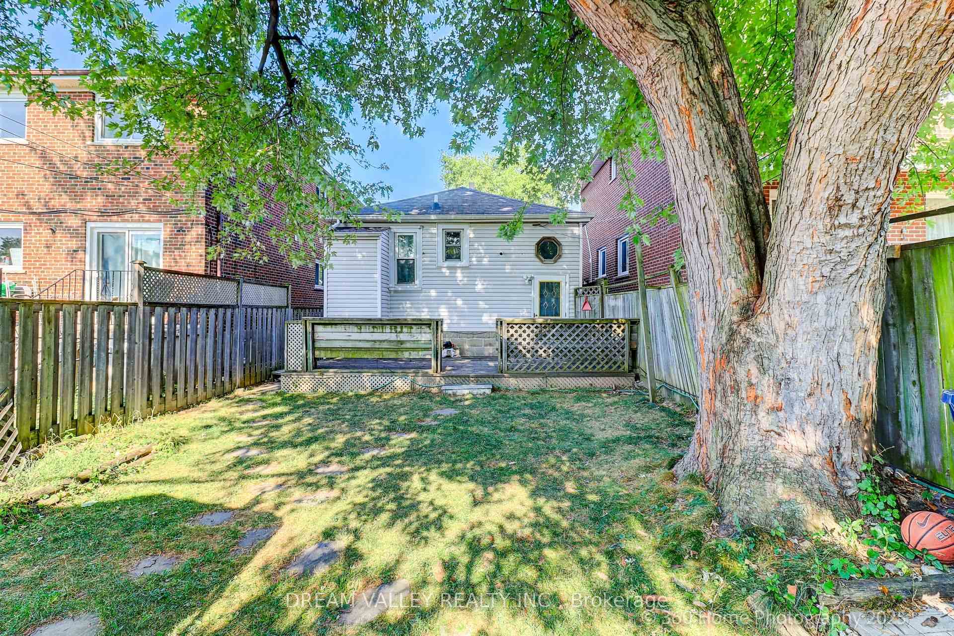 Photo 25 of 96 Laurel Avenue, Scarborough, Kennedy Park — HOMEH