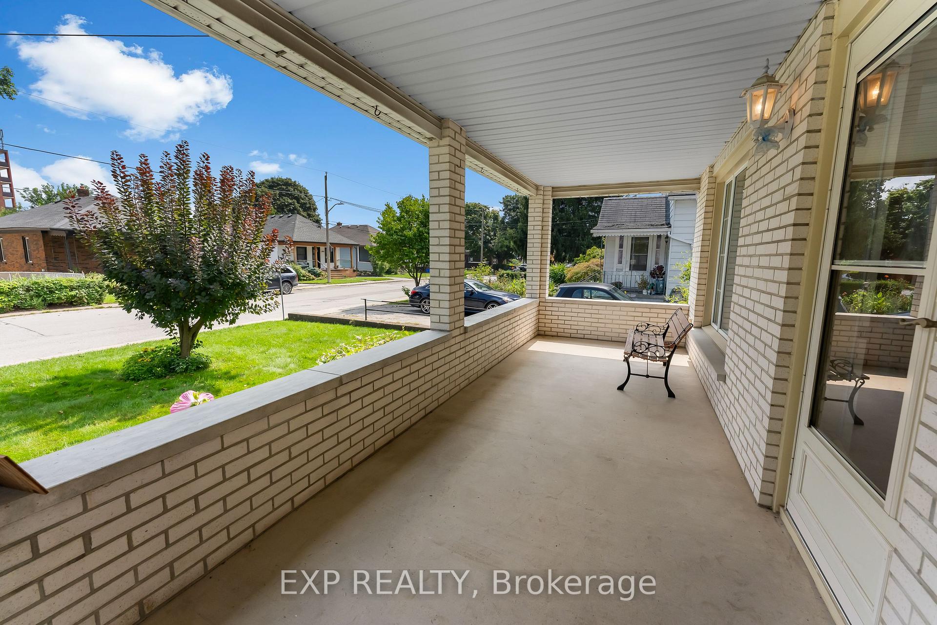 Photo 3 of 3945 St Peter Avenue, Niagara Falls, Stamford — HOMEH