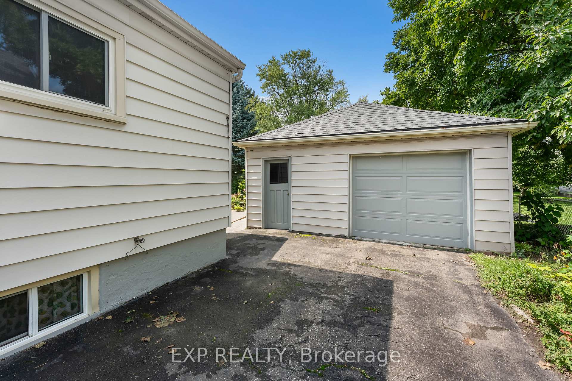 Photo 4 of 3945 St Peter Avenue, Niagara Falls, Stamford — HOMEH