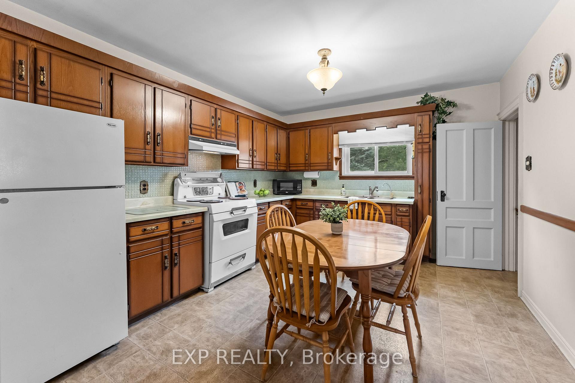 Photo 8 of 3945 St Peter Avenue, Niagara Falls, Stamford — HOMEH