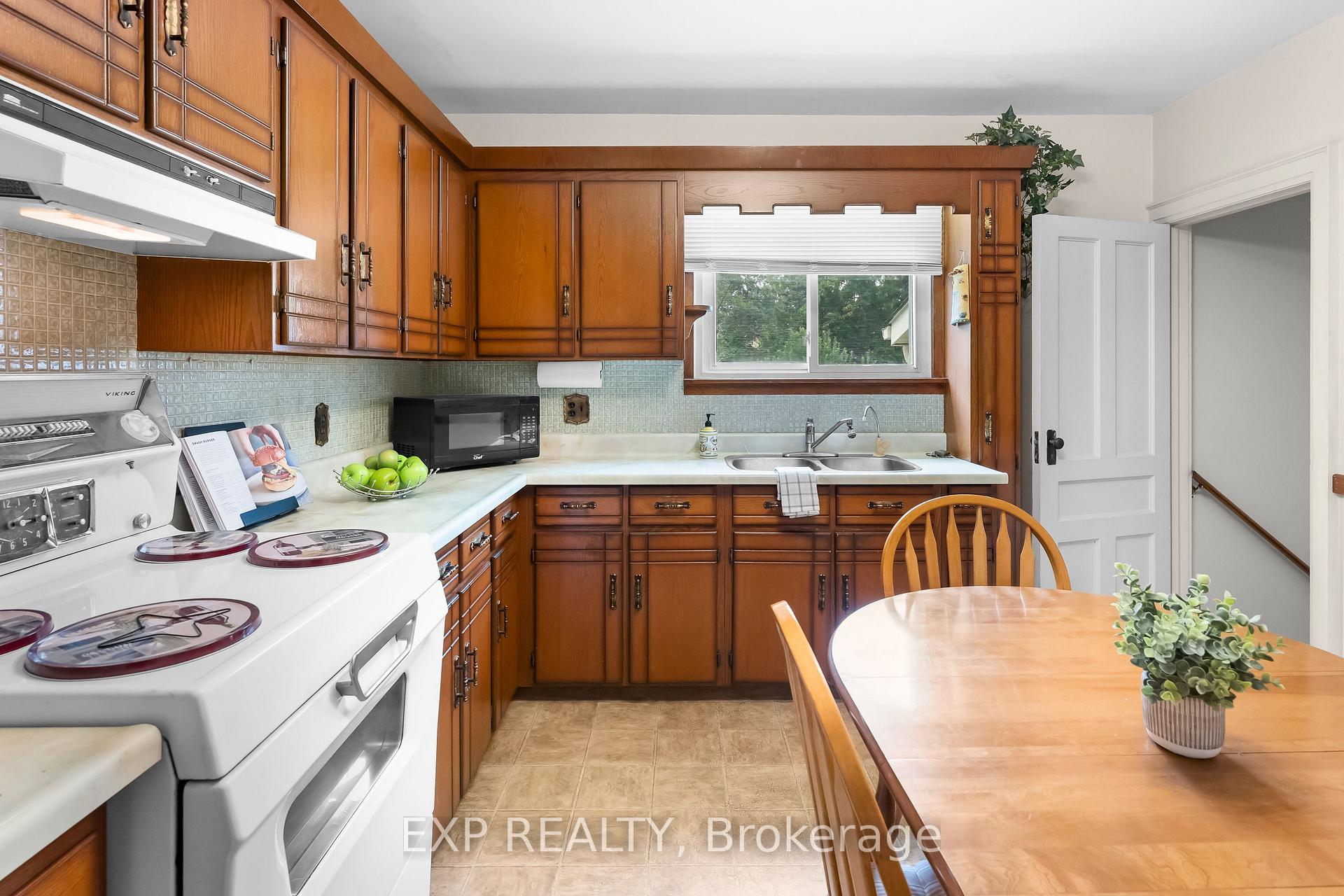 Photo 9 of 3945 St Peter Avenue, Niagara Falls, Stamford — HOMEH