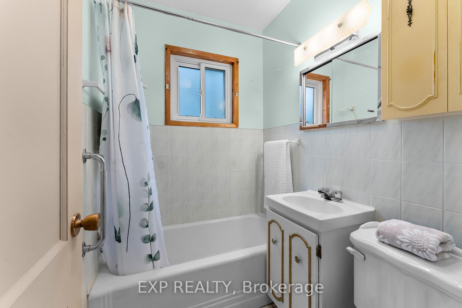 Photo 13 of 3945 St Peter Avenue, Niagara Falls, Stamford — HOMEH
