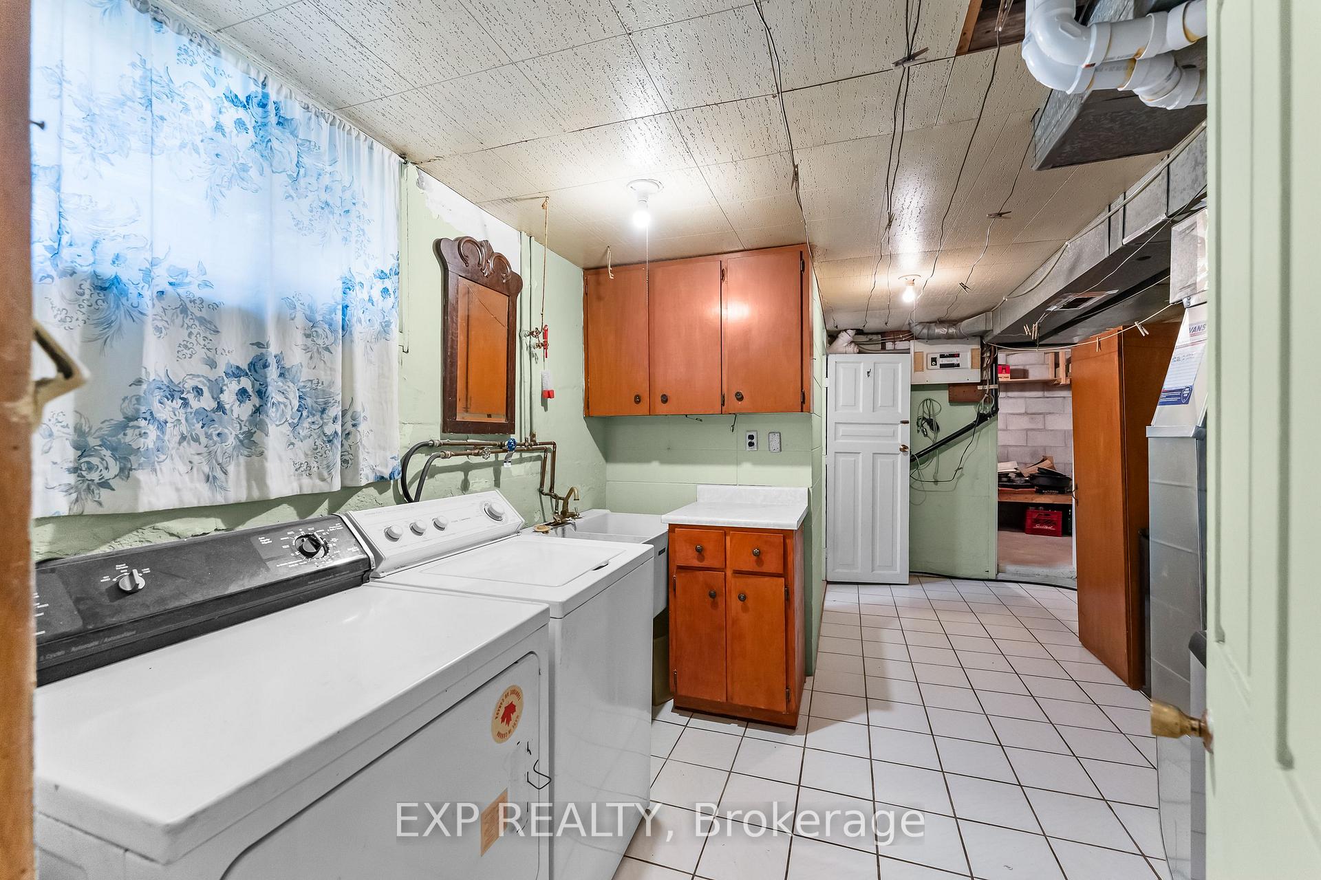 Photo 25 of 3945 St Peter Avenue, Niagara Falls, Stamford — HOMEH