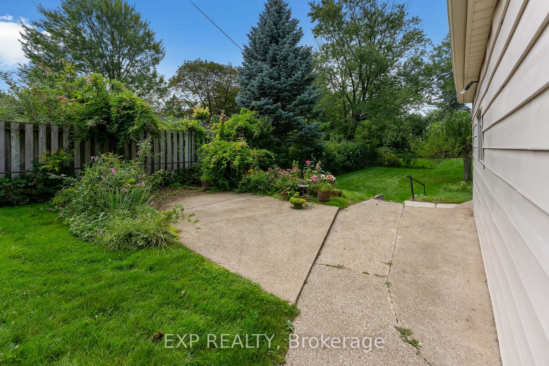 Photo 29 of 3945 St Peter Avenue, Niagara Falls, Stamford — HOMEH