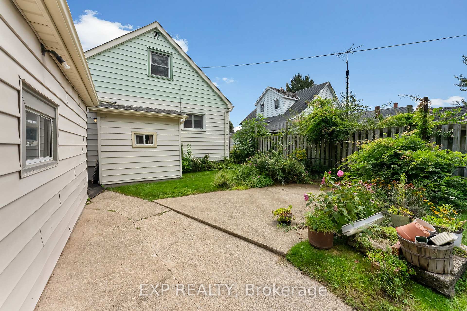 Photo 33 of 3945 St Peter Avenue, Niagara Falls, Stamford — HOMEH