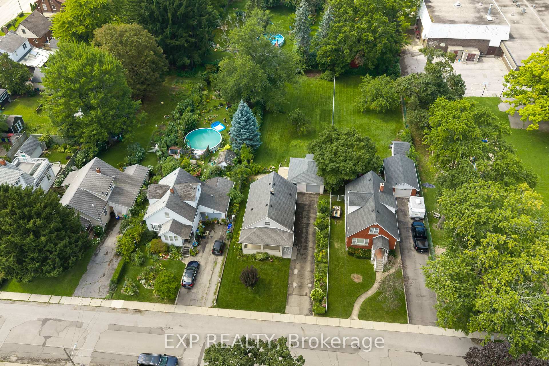 Photo 38 of 3945 St Peter Avenue, Niagara Falls, Stamford — HOMEH