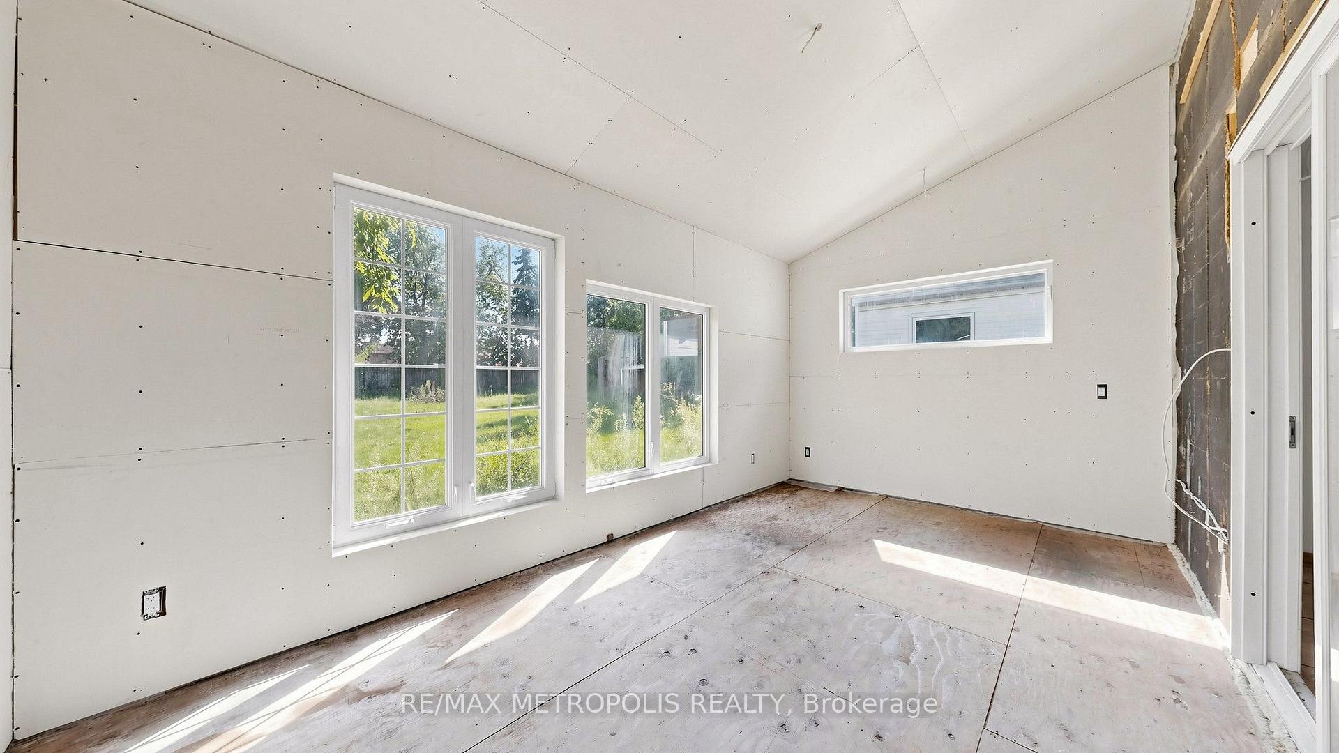 Photo 5 of 1051 Goshen Road, Innisfil, Alcona — HOMEH