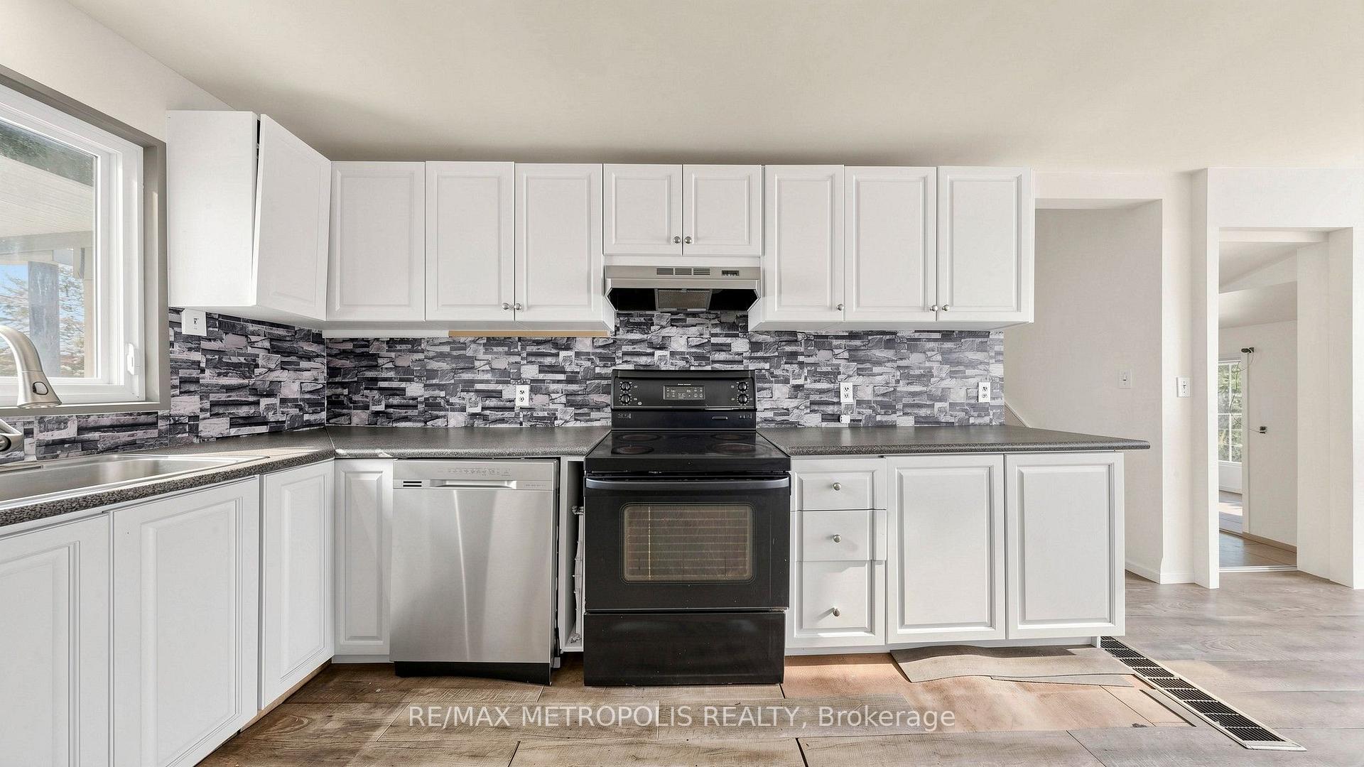 Photo 9 of 1051 Goshen Road, Innisfil, Alcona — HOMEH