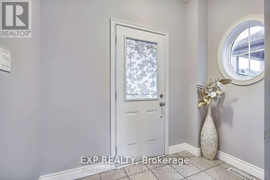 Photo 2 of 41 Deneb Street, Barrie, Ardagh — HOMEH