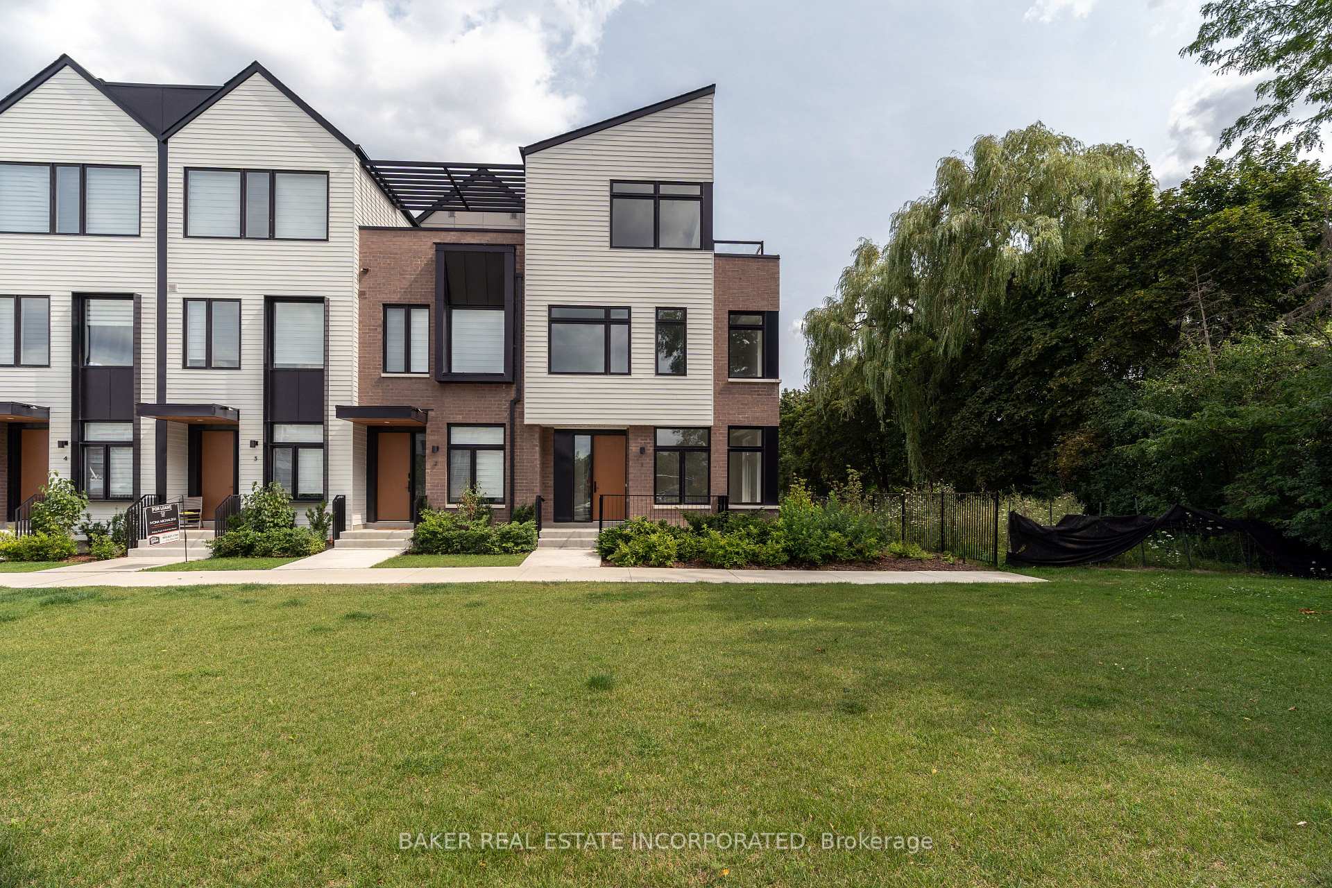 Front of Unit 1, 10 Lou Parsons Way