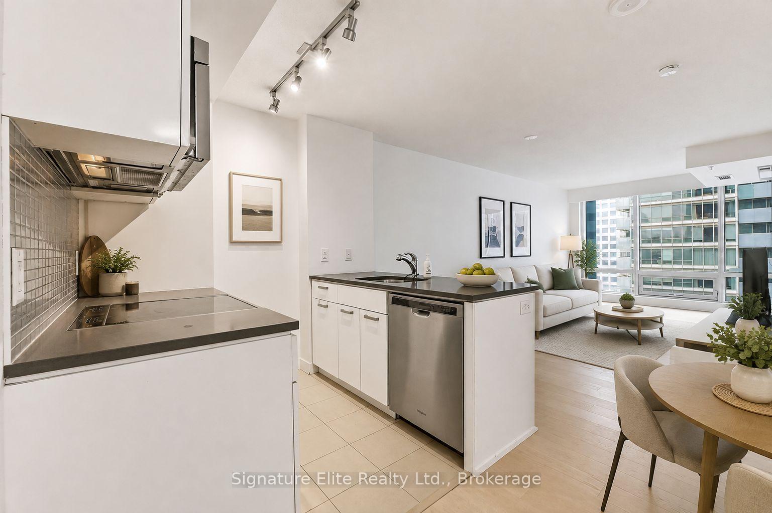 Photo 3 of Unit 1708, 295 Adelaide Street W, Toronto, Waterfront Communities — HOMEH