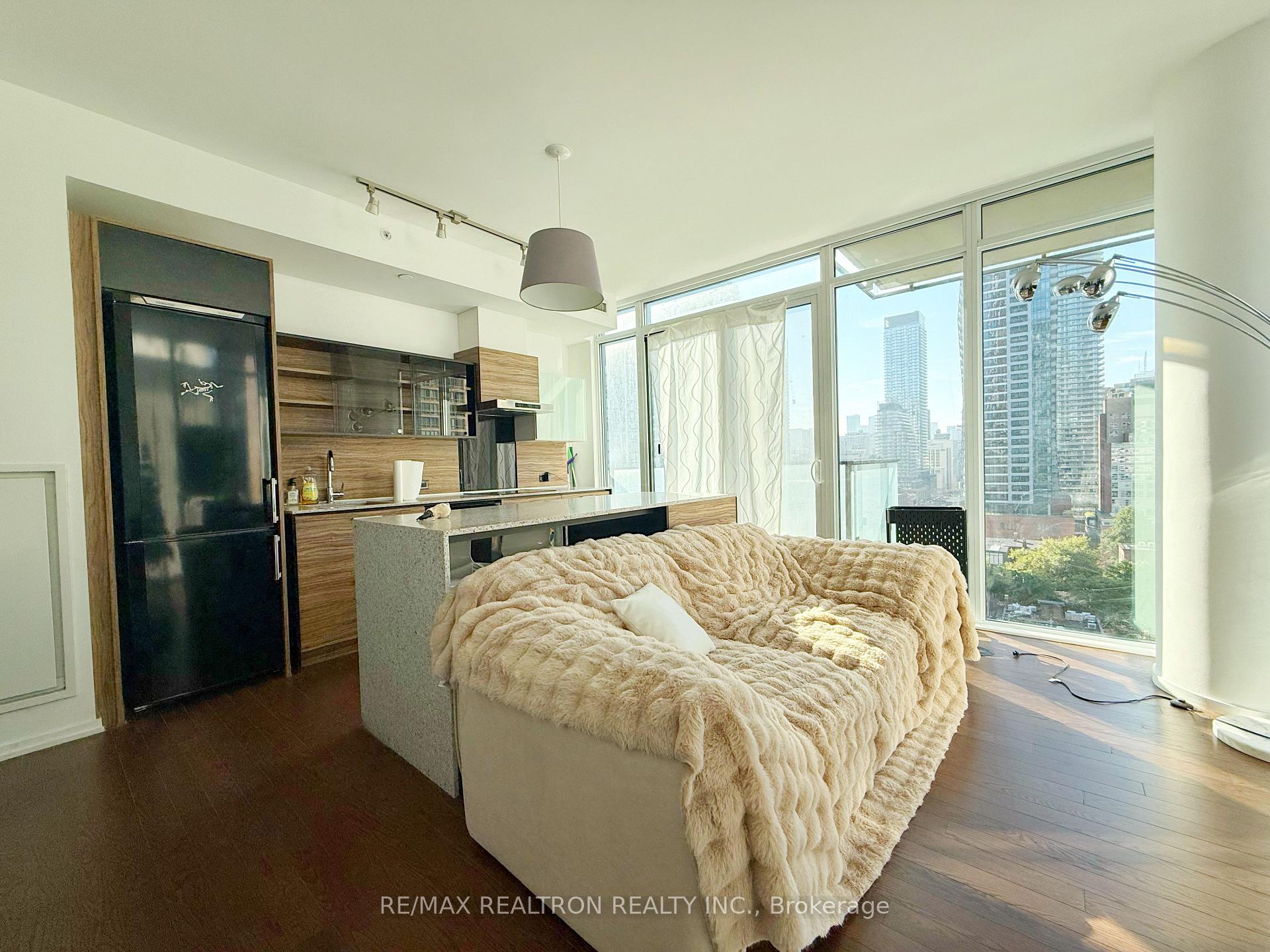 Photo 1 of Unit 1104, 75 St Nicholas Street, Toronto, Bay Street Corridor — HOMEH