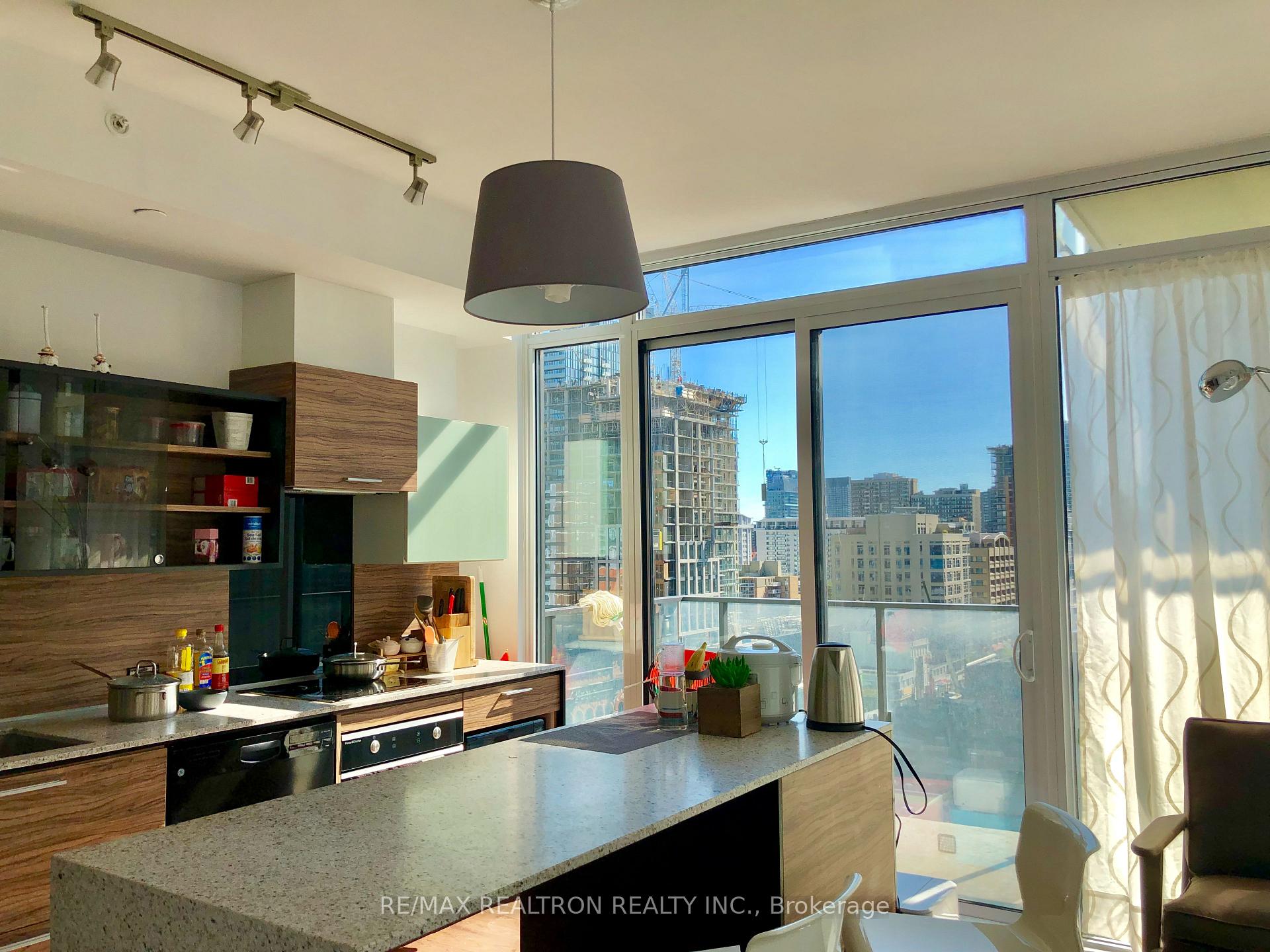 Photo 4 of Unit 1104, 75 St Nicholas Street, Toronto, Bay Street Corridor — HOMEH