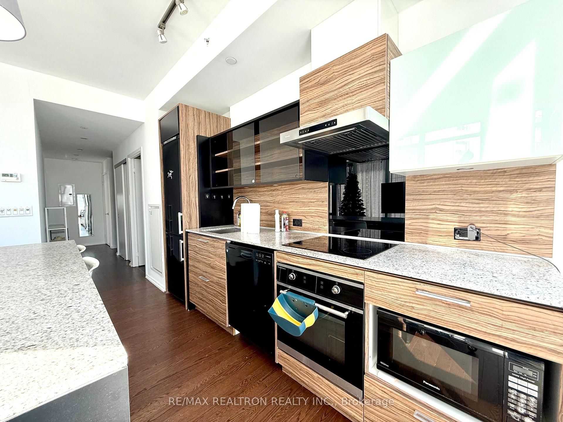 Photo 5 of Unit 1104, 75 St Nicholas Street, Toronto, Bay Street Corridor — HOMEH
