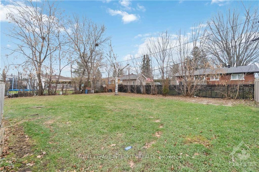 Photo 12 of Unit B, 25 Newhaven Street, Ottawa, Manordale — HOMEH