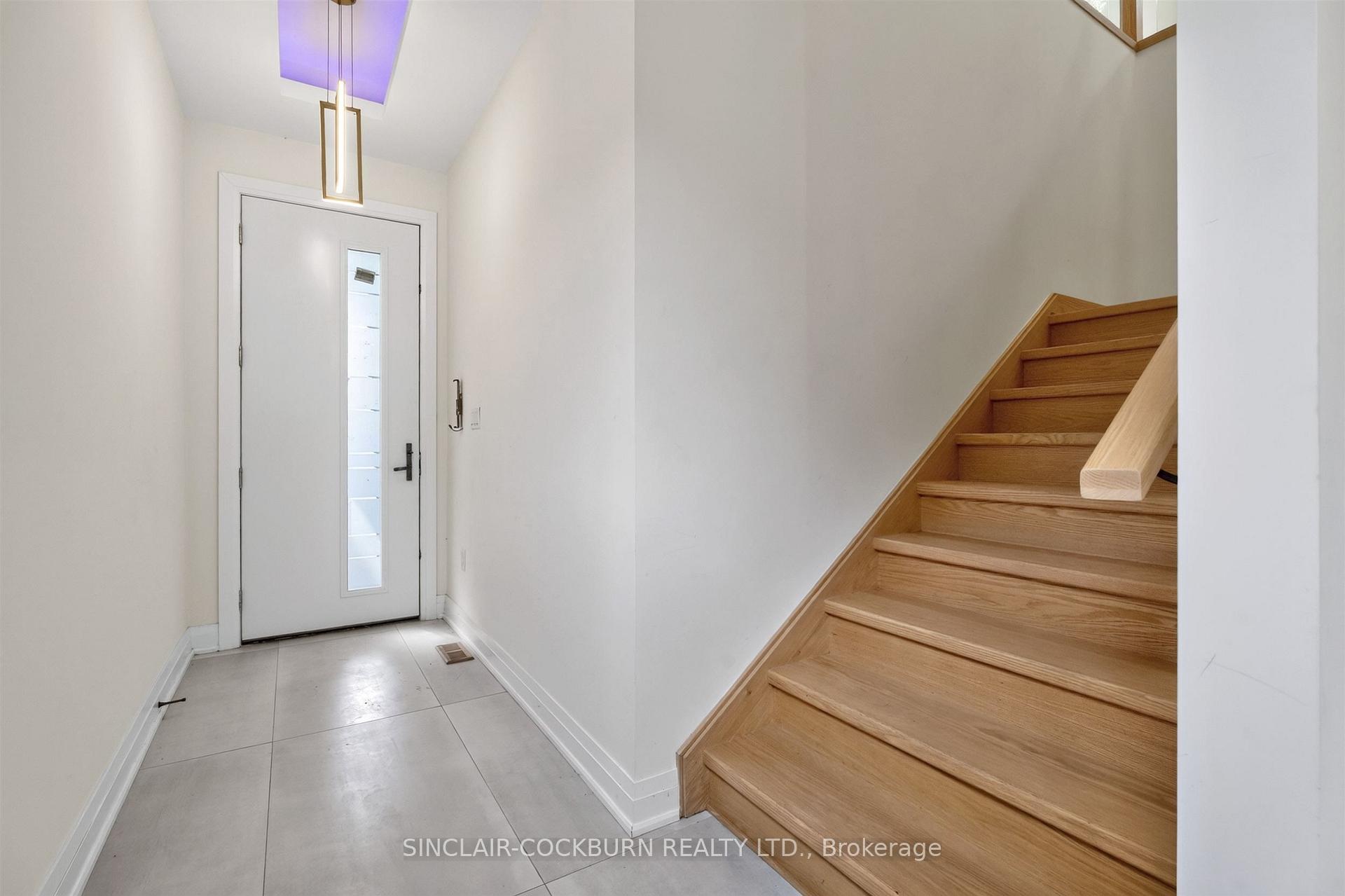 Photo 2 of 768 Montbeck Crescent, Mississauga, Lakeview — HOMEH