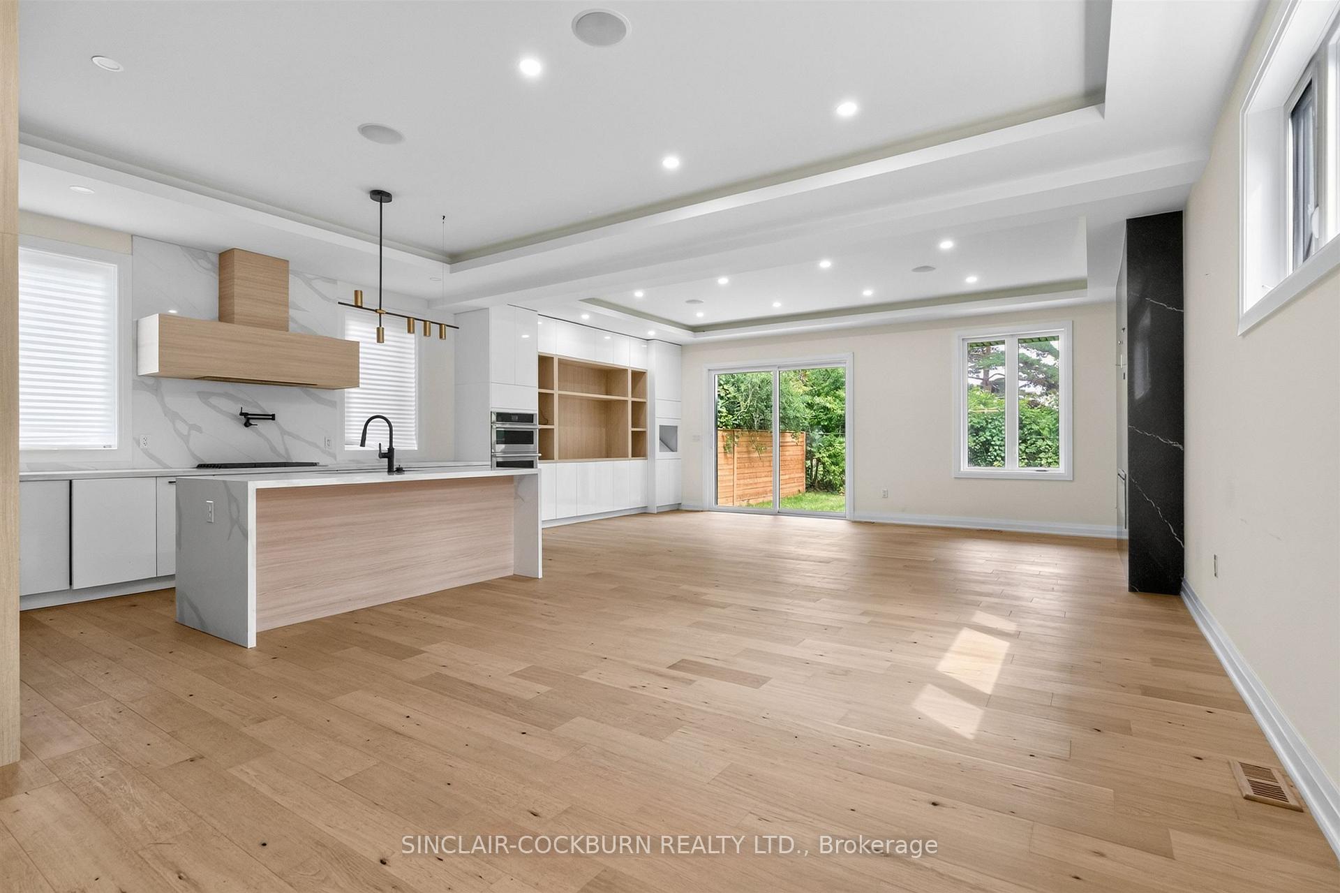 Photo 3 of 768 Montbeck Crescent, Mississauga, Lakeview — HOMEH