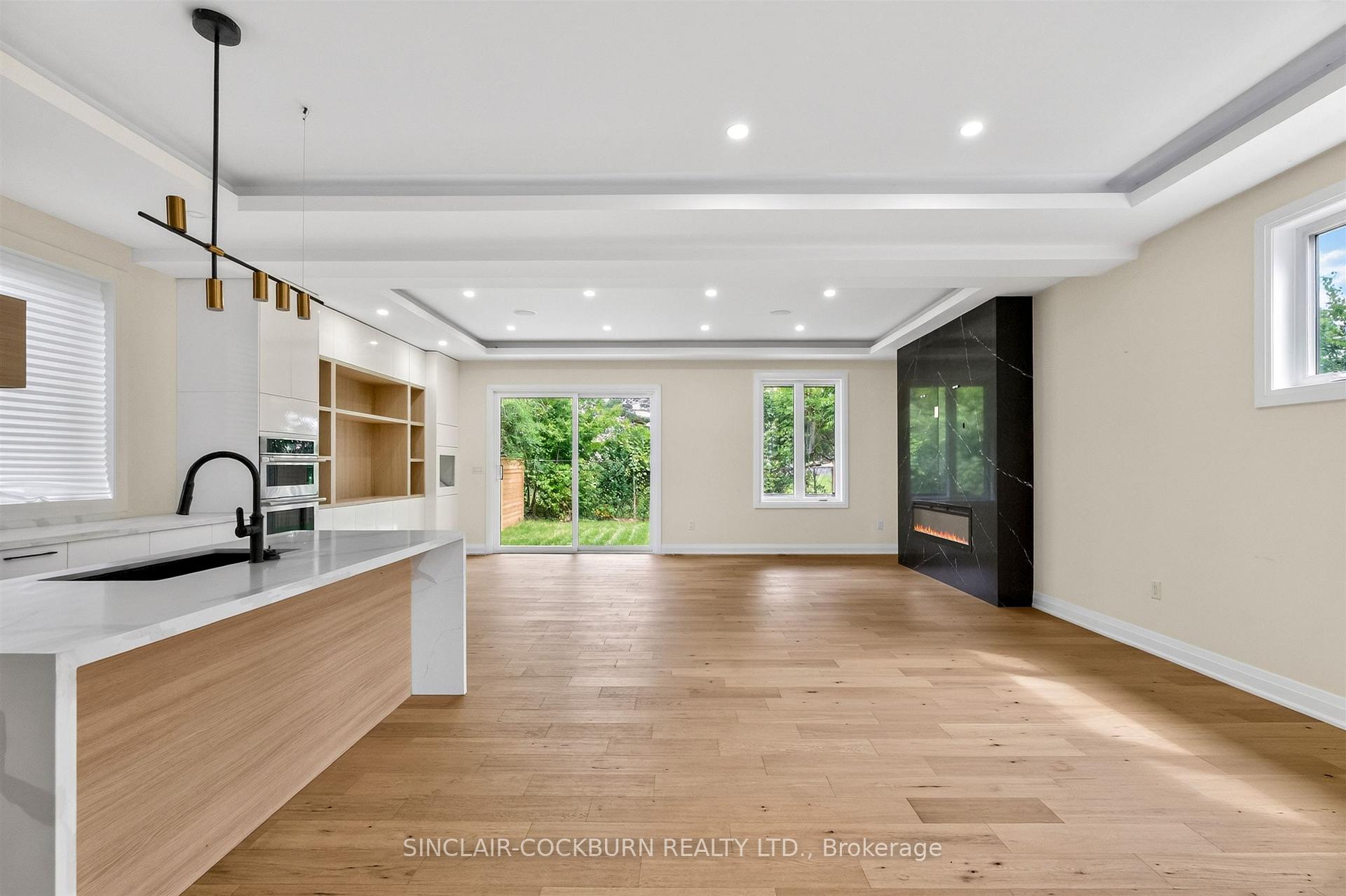 Photo 4 of 768 Montbeck Crescent, Mississauga, Lakeview — HOMEH