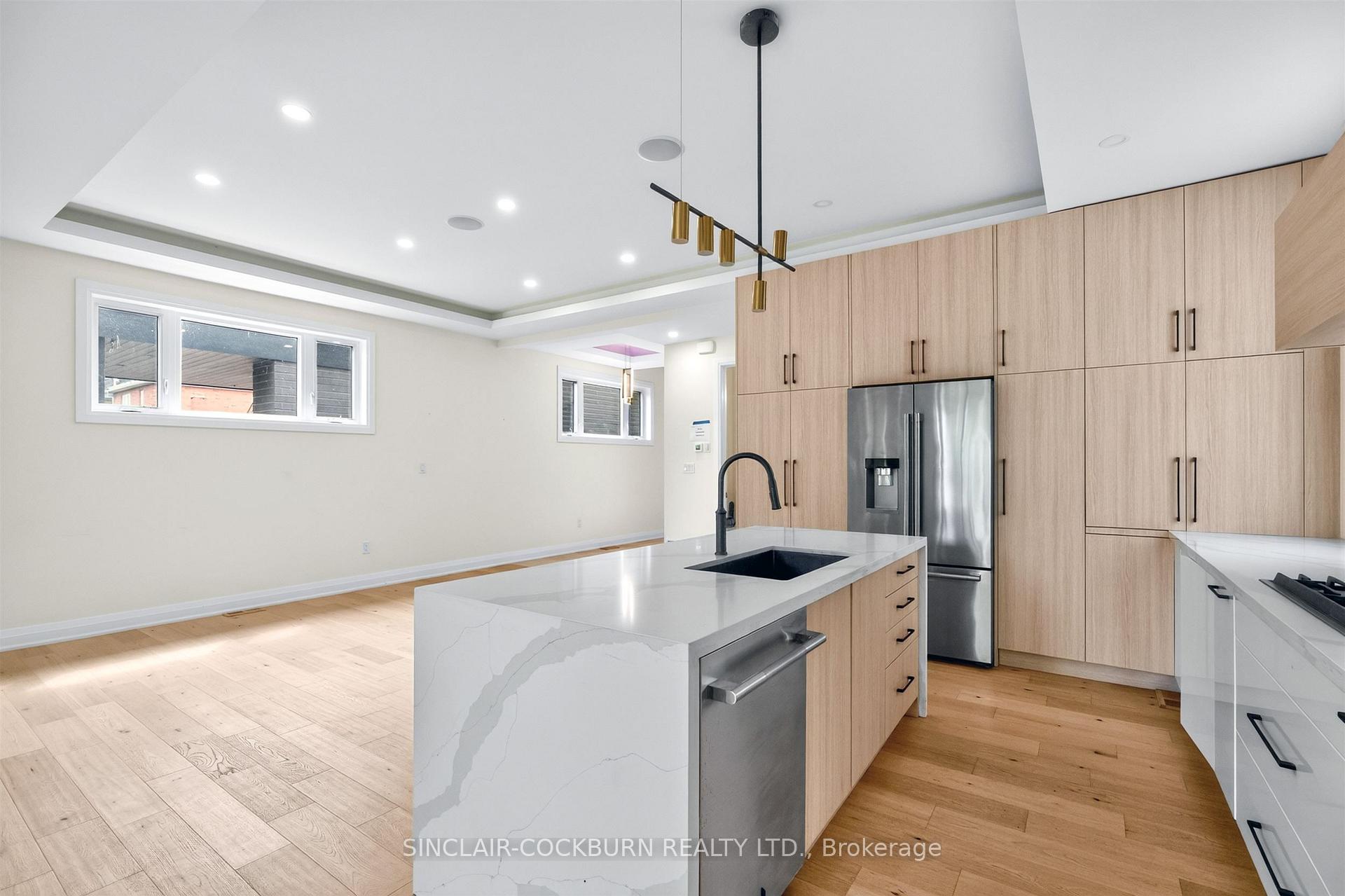 Photo 10 of 768 Montbeck Crescent, Mississauga, Lakeview — HOMEH