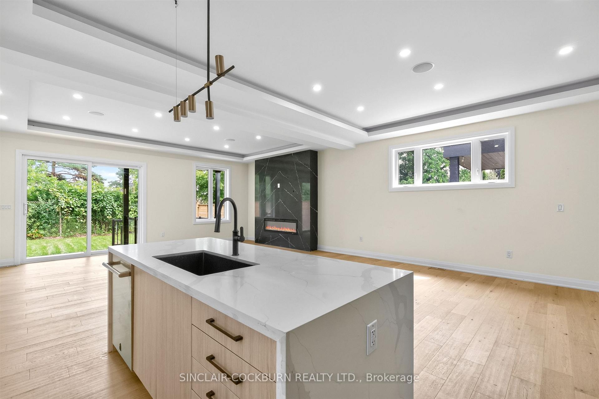 Photo 11 of 768 Montbeck Crescent, Mississauga, Lakeview — HOMEH