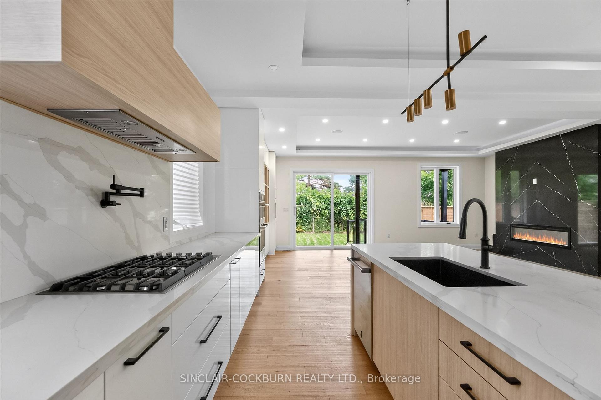 Photo 12 of 768 Montbeck Crescent, Mississauga, Lakeview — HOMEH