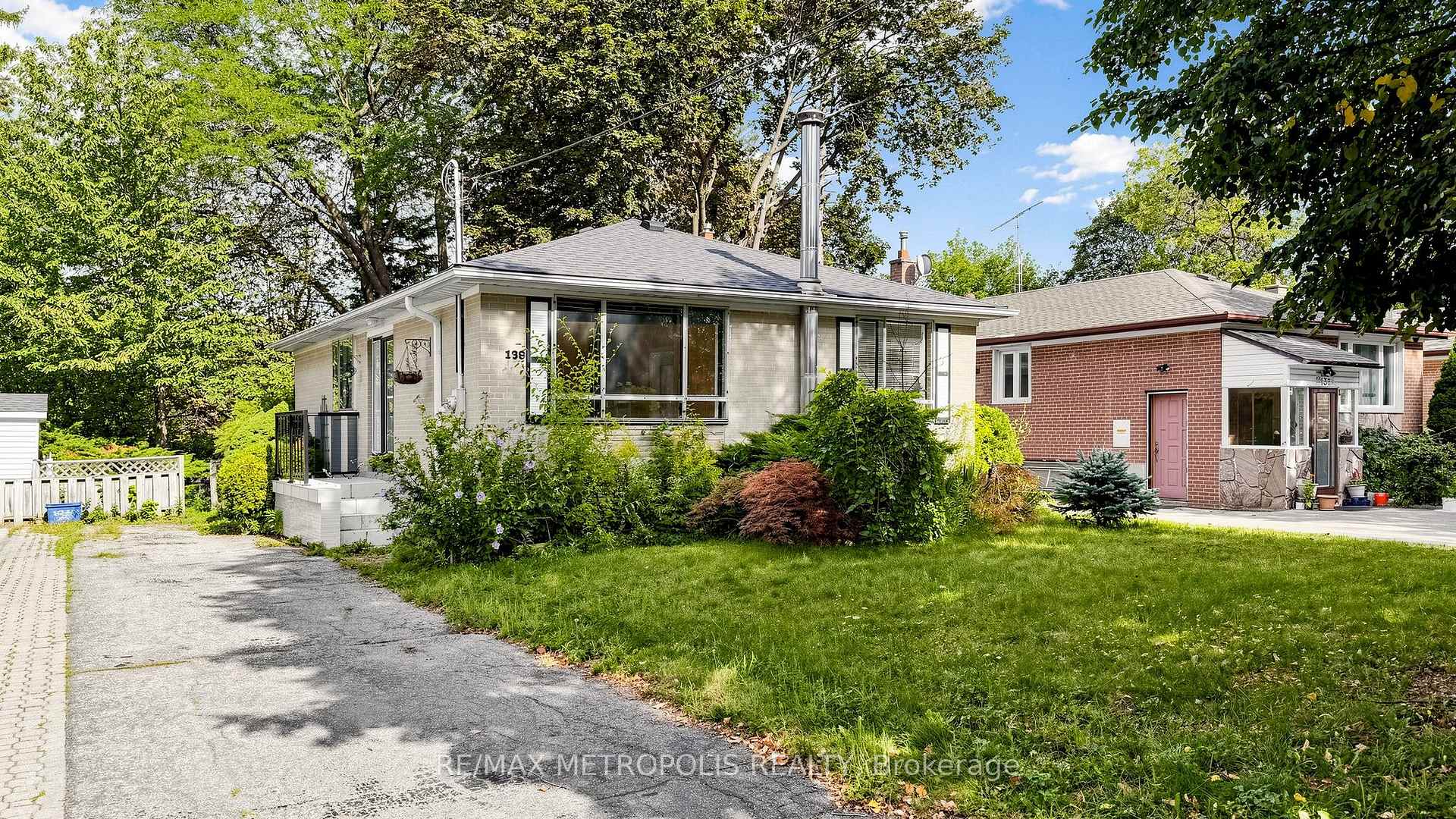 Photo 2 of 139 Pandora Circle, Scarborough, Woburn — HOMEH