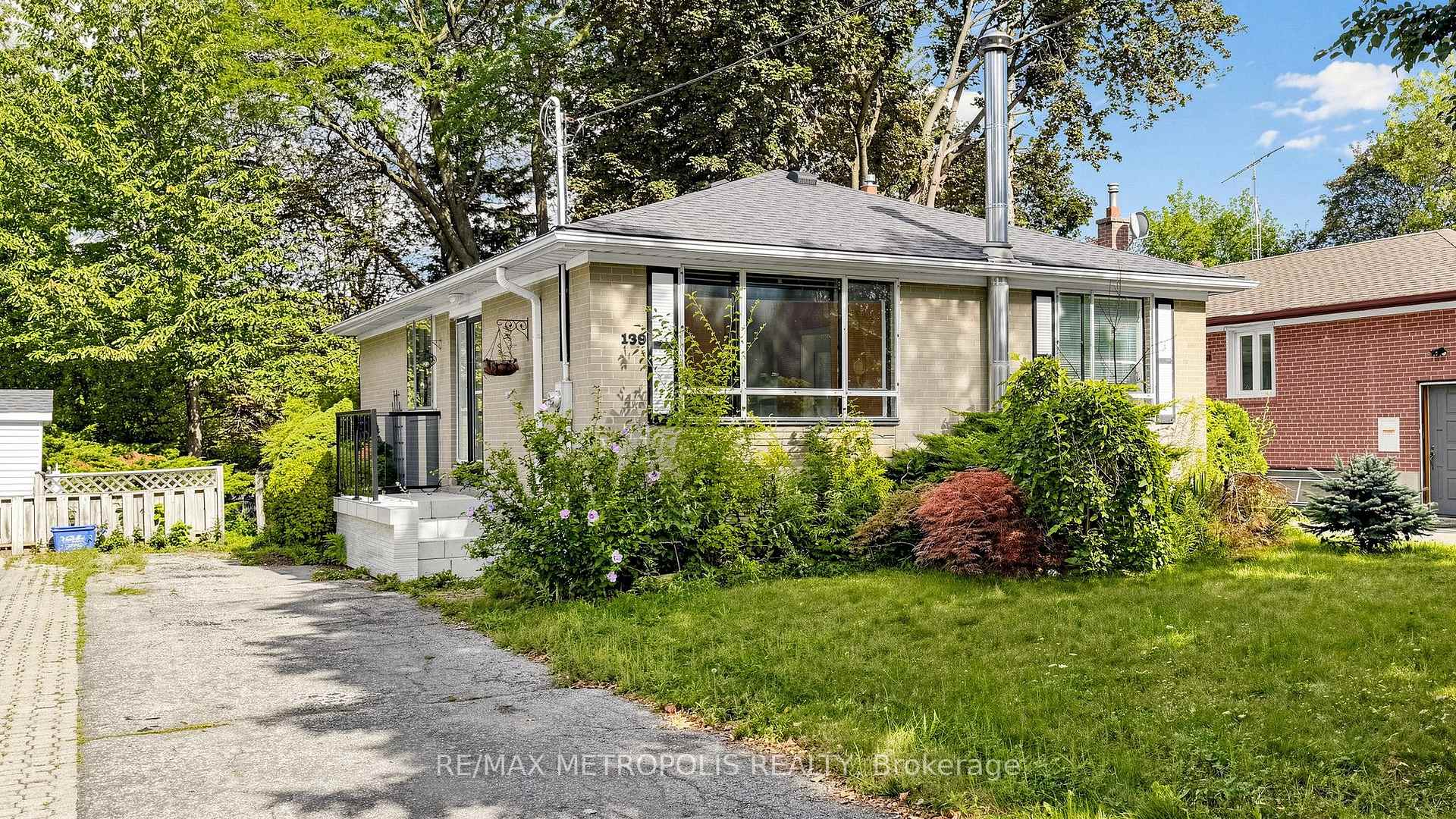 Photo 3 of 139 Pandora Circle, Scarborough, Woburn — HOMEH