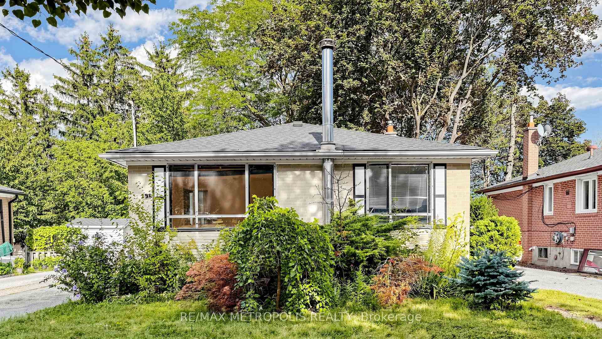 Photo 4 of 139 Pandora Circle, Scarborough, Woburn — HOMEH