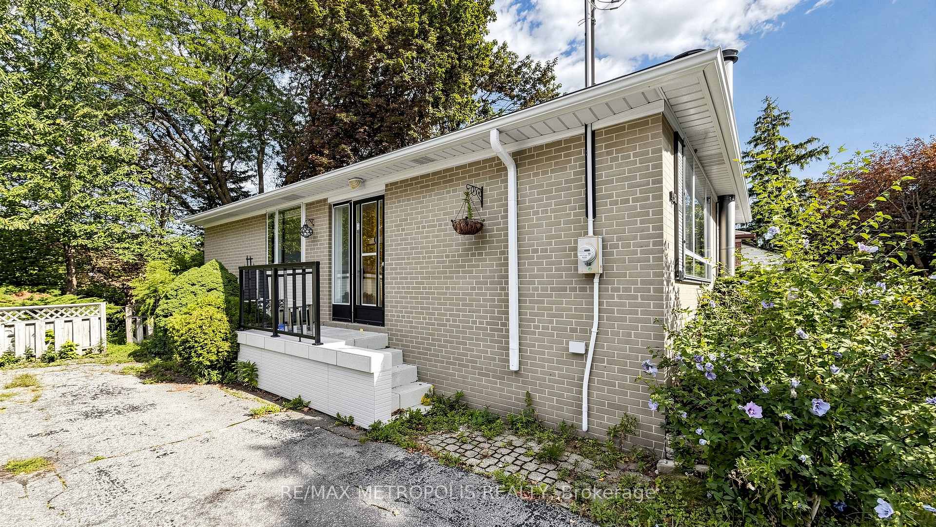 Photo 5 of 139 Pandora Circle, Scarborough, Woburn — HOMEH
