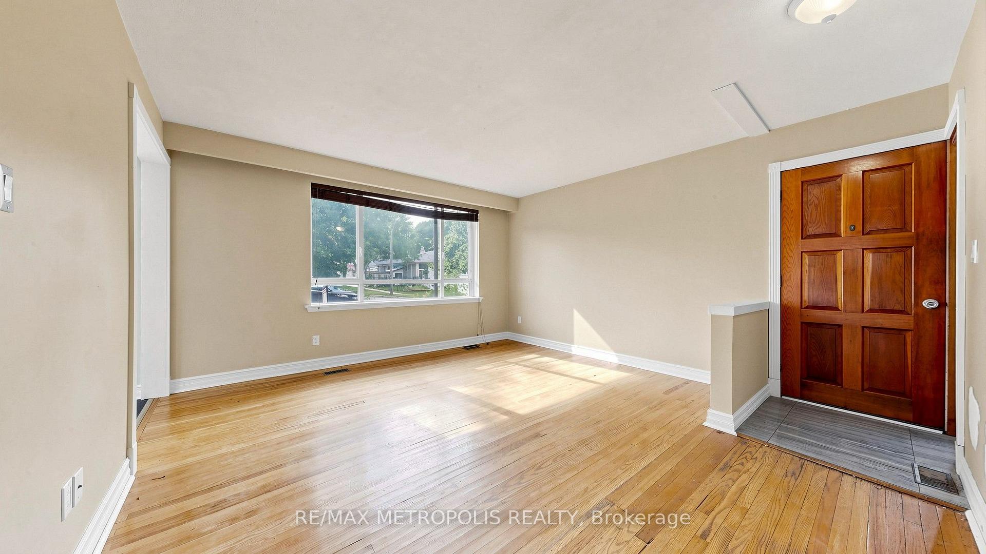 Photo 6 of 139 Pandora Circle, Scarborough, Woburn — HOMEH