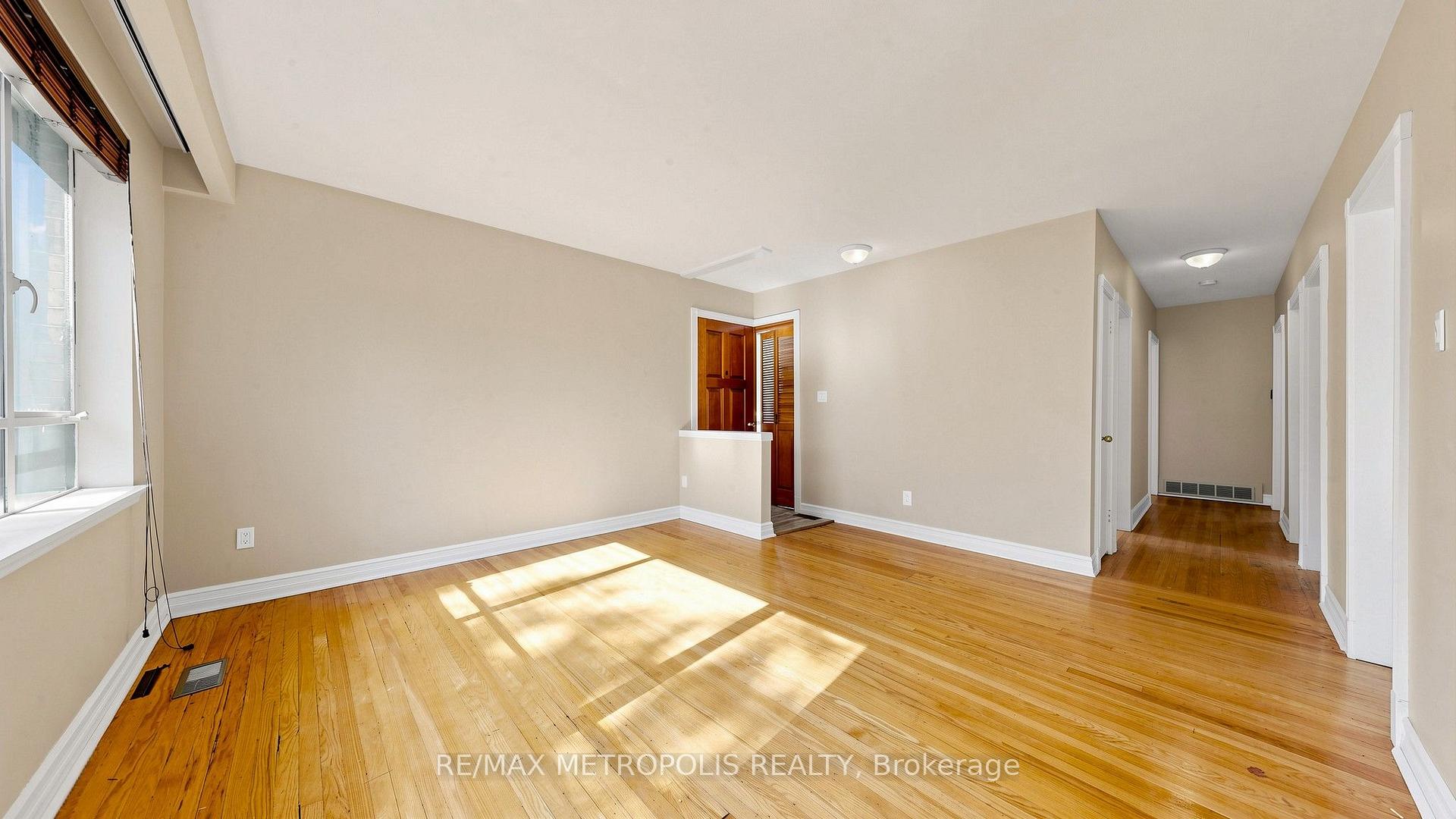 Photo 8 of 139 Pandora Circle, Scarborough, Woburn — HOMEH