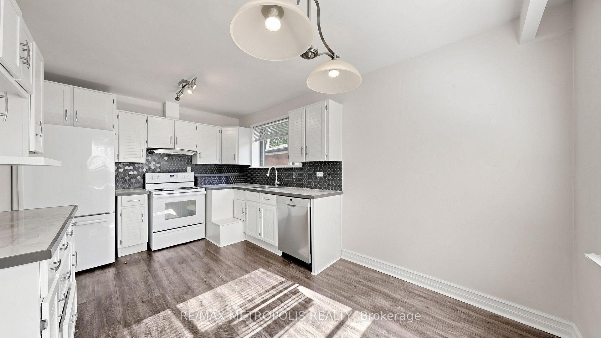 Photo 12 of 139 Pandora Circle, Scarborough, Woburn — HOMEH